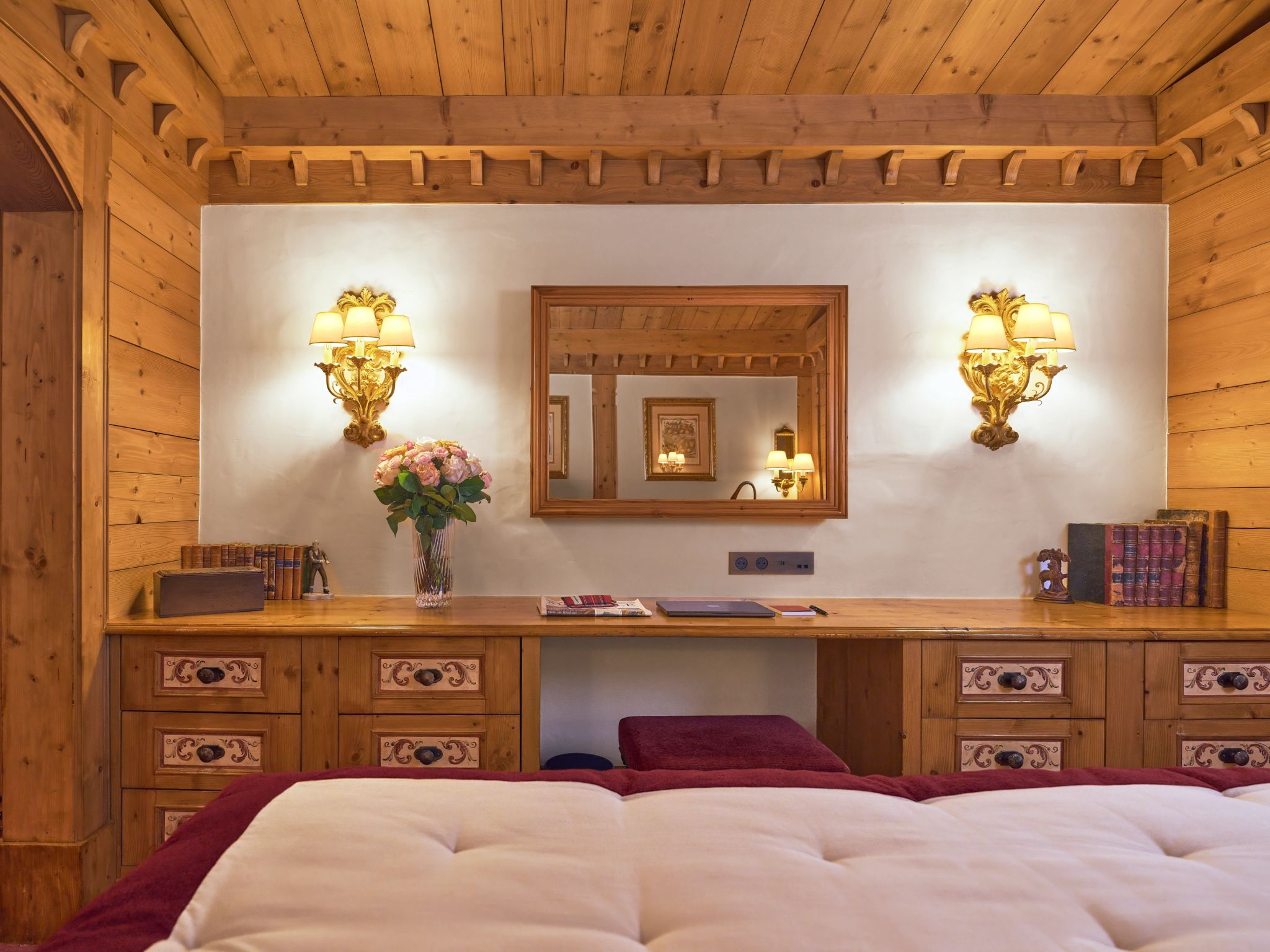 suite de luxo - decoracao classica - cama de casal