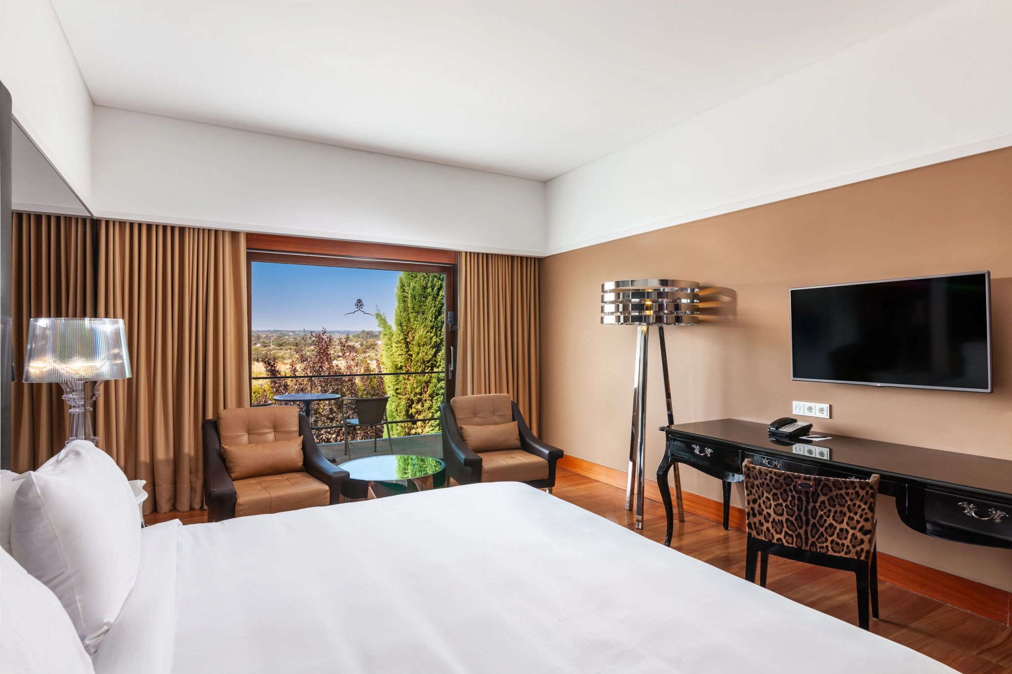 Design quarto de luxo - cama de casal - vista panoramica