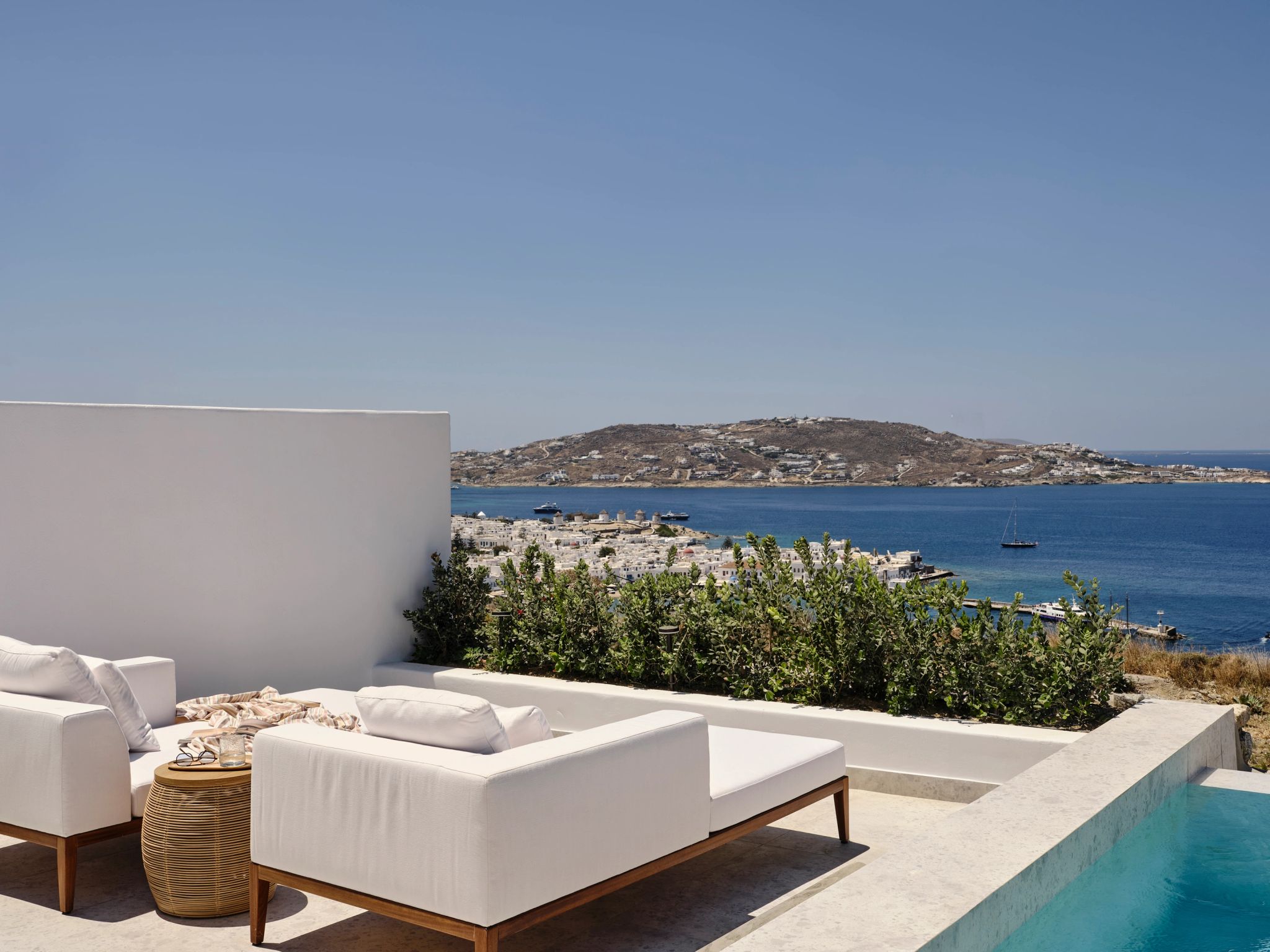 varanda mobiliada de suite - vista para o mar egeu - piscina premium