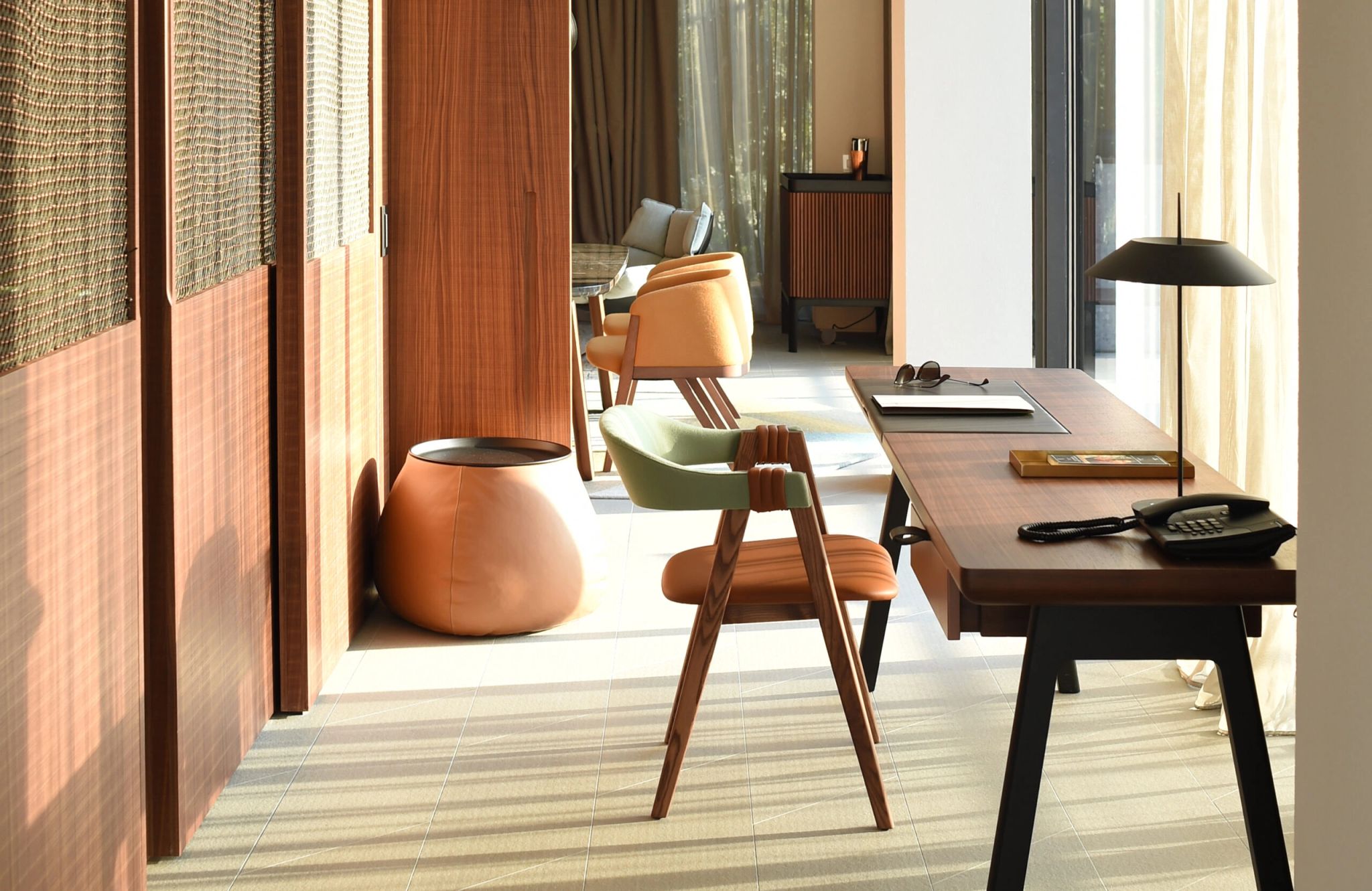 Sereno Penthouse mesa de trabalho – area de estar – design de luxo