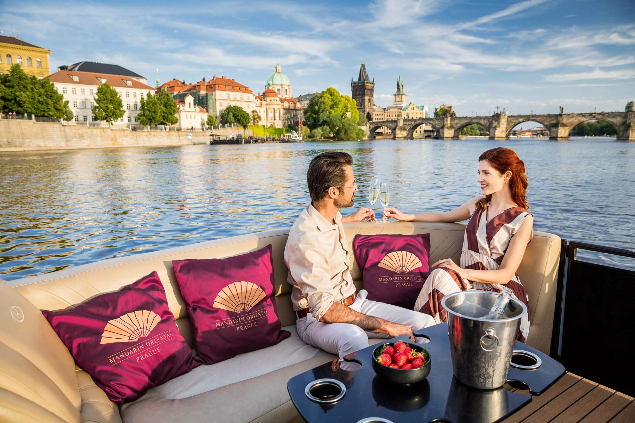 Passeio Romântico passeio romantico – passeio de barco – ponte carlos praga