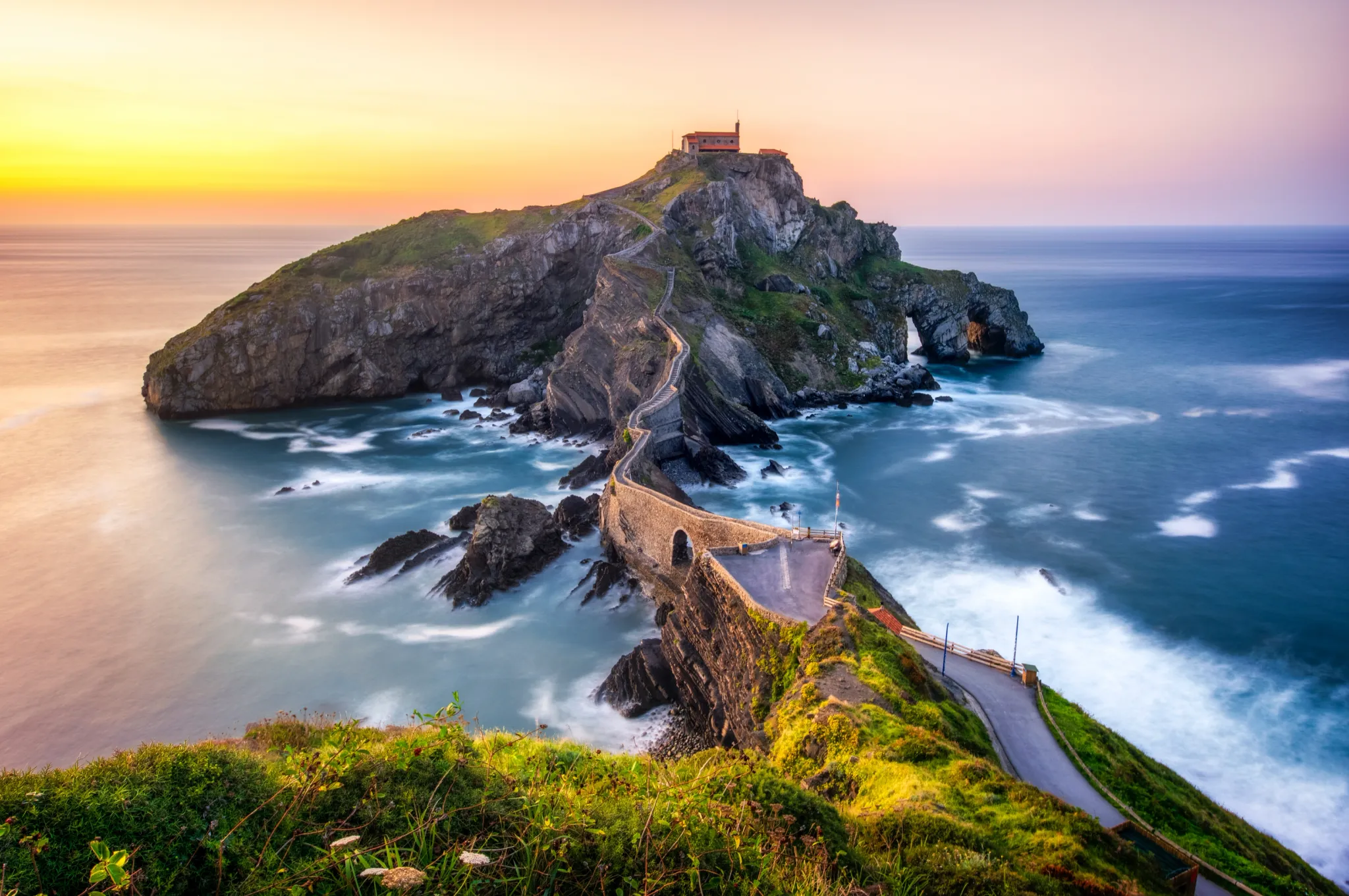 ilha pais basco - turismo espanha - destinos isolados espanha