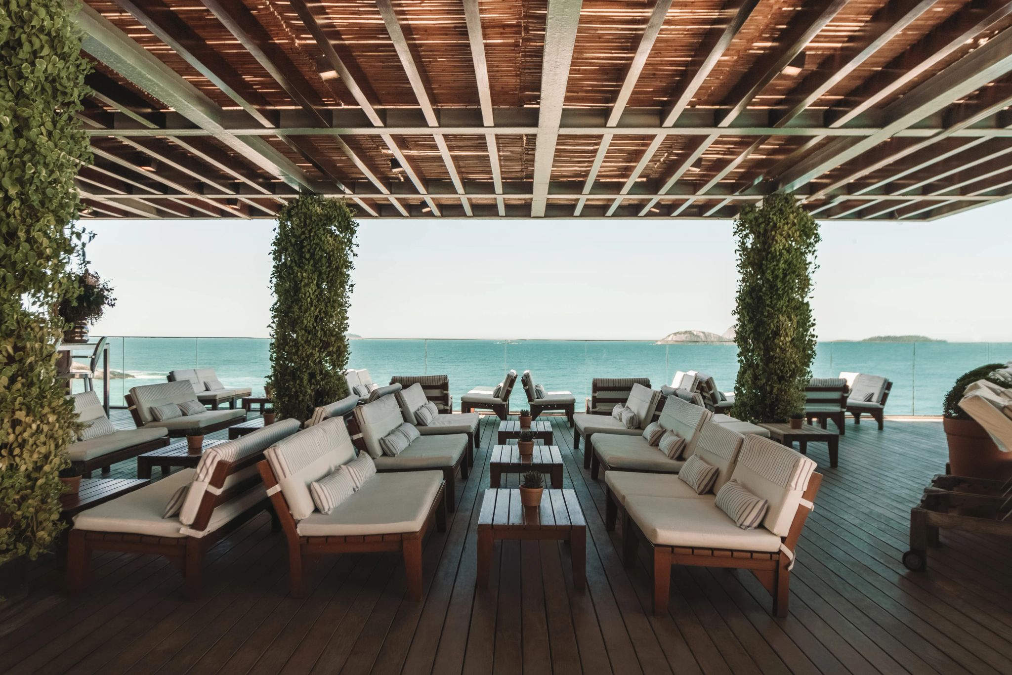 fasano rio de janeiro - bar da piscina - vista praia de ipanema