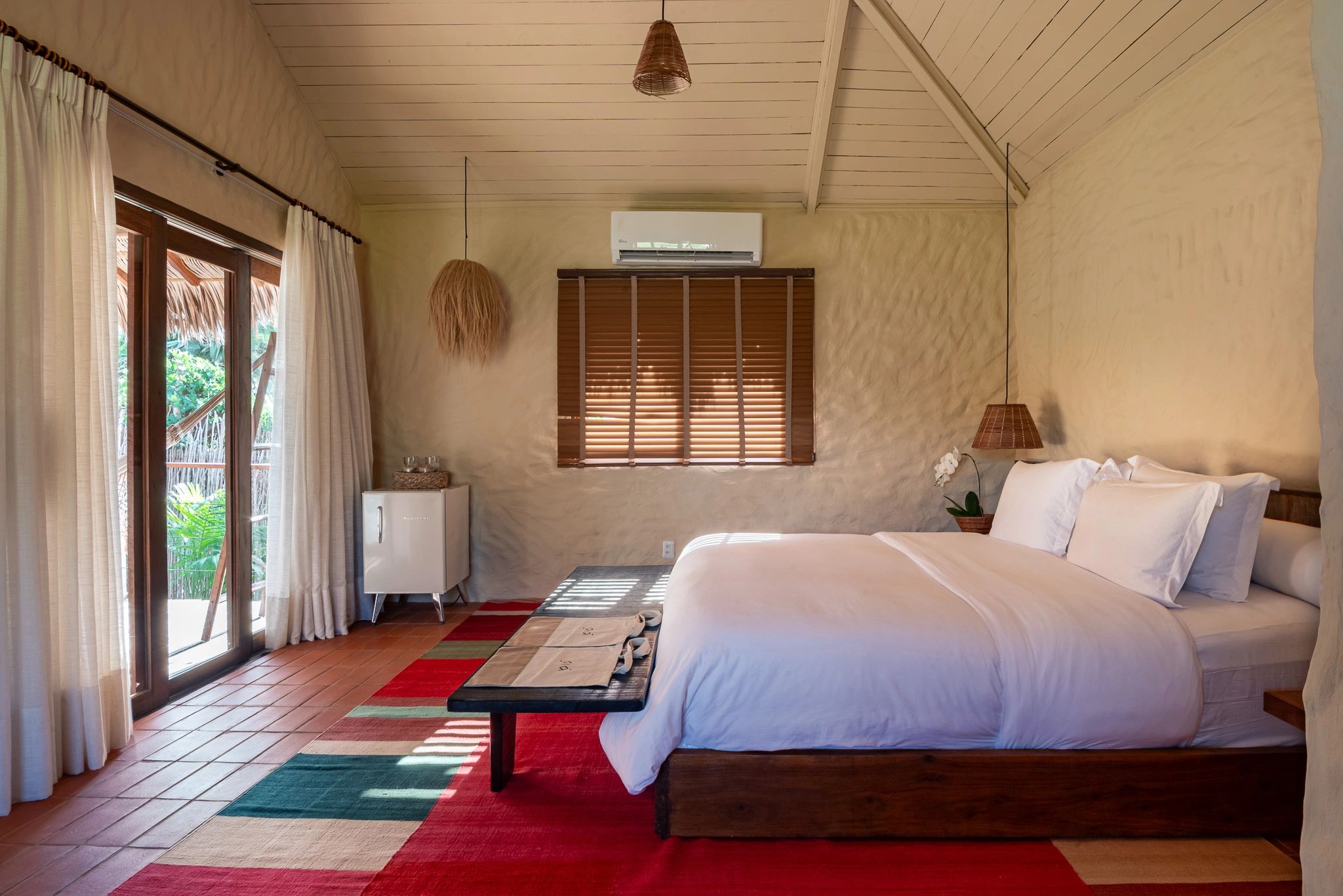 cama king - quarto de hotel - bangalo vista jardim