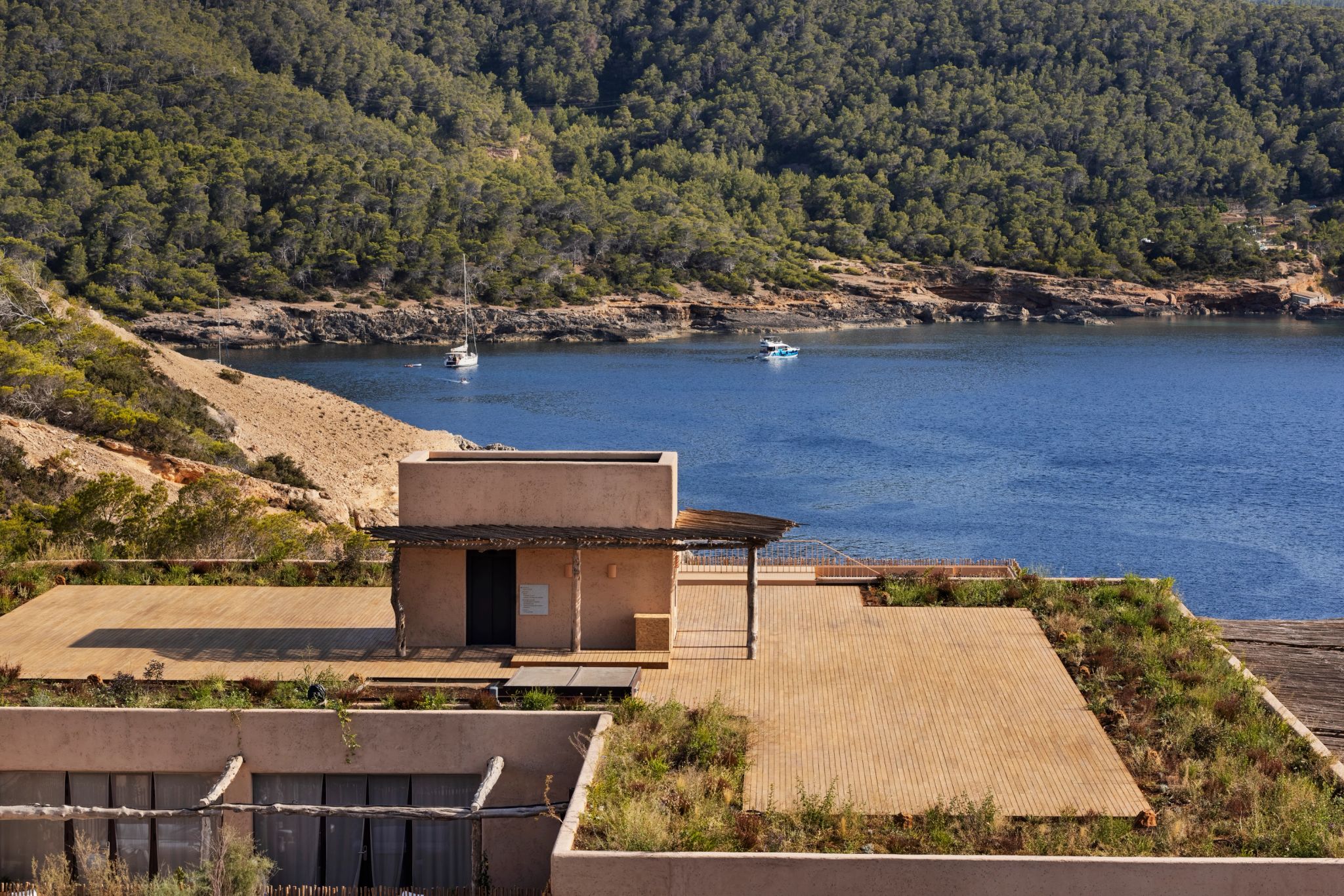 Yoga Deck plataforma de madeira - frente para o oceano - ceu azul ibiza