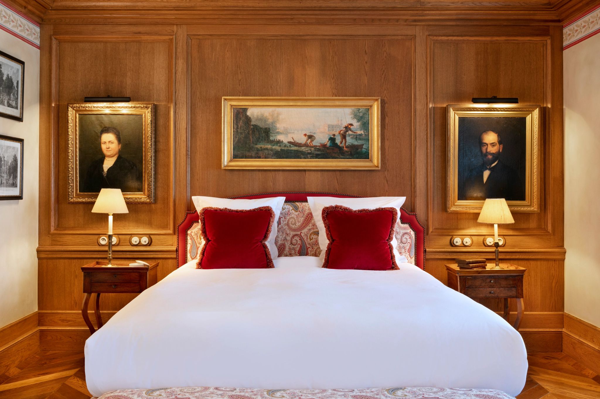 One Bedroom Terrace Suite  suite de luxo - decoraçao classica - obras de arte - arte classica