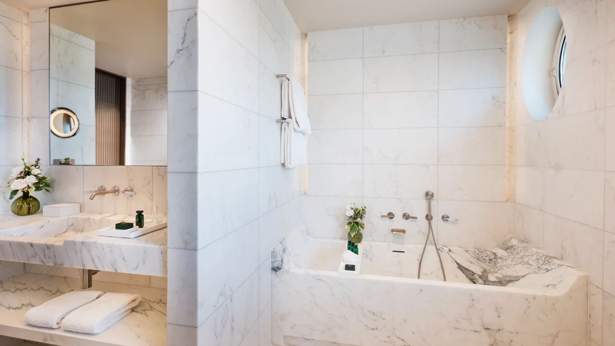 Family Suite banho premium - banho de banheira - banheira em marmore