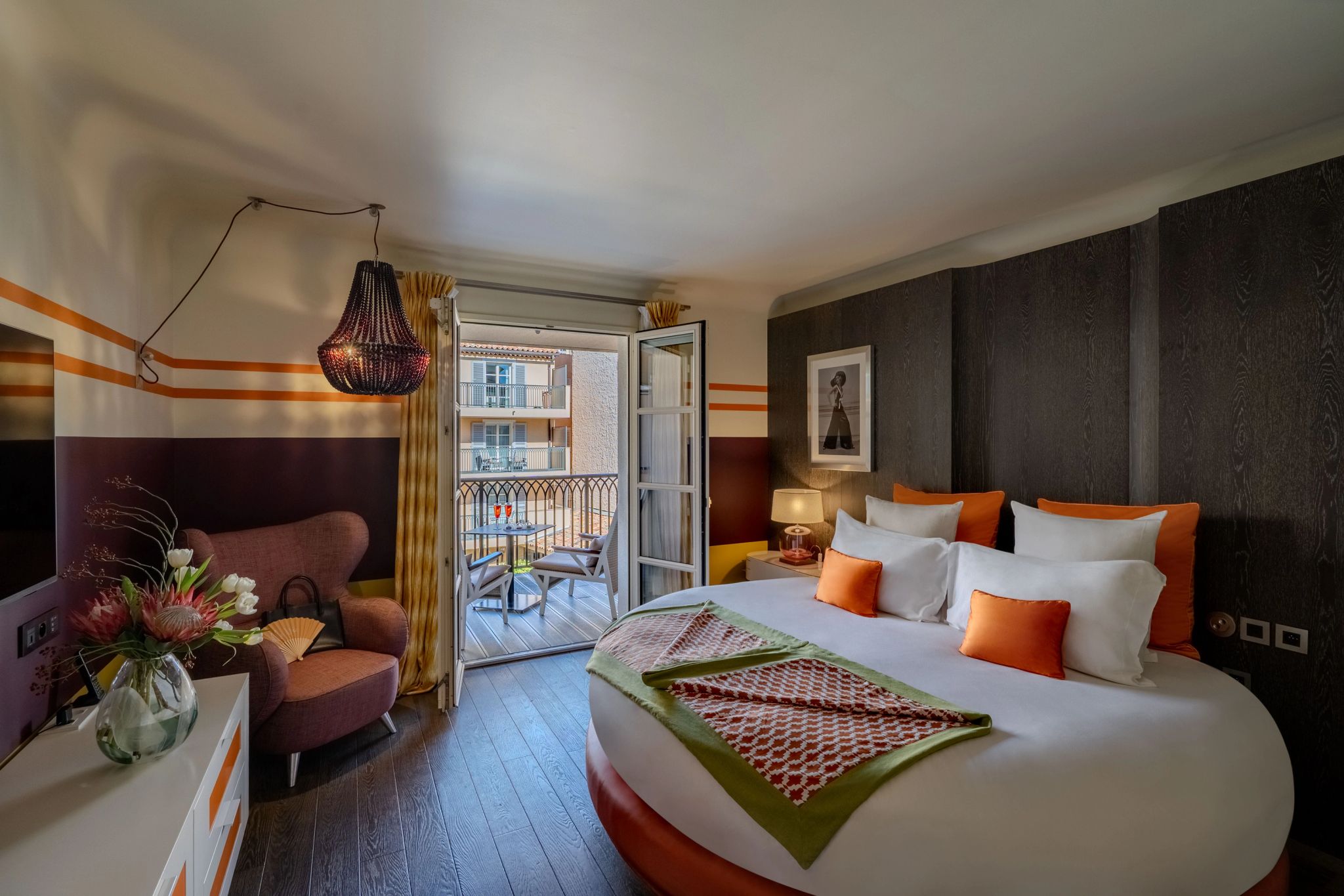 quarto patio terraço round hotel de paris saint tropez-design interior acolhedor-suite com patio privado