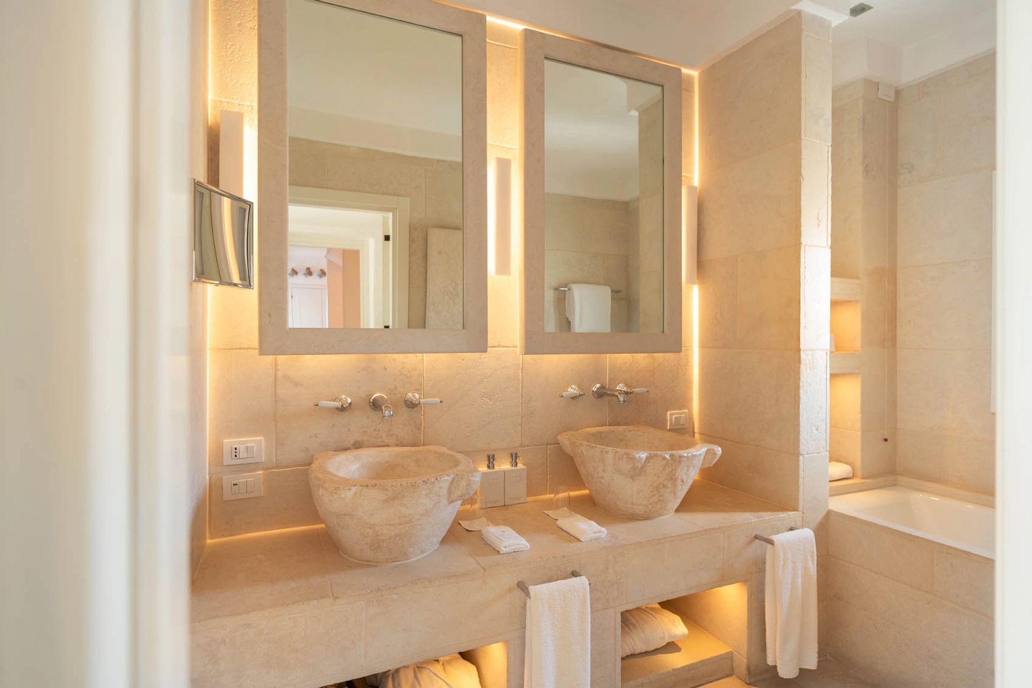 Borgo Magnifica banheiro amplo – banho premium – pia dupla