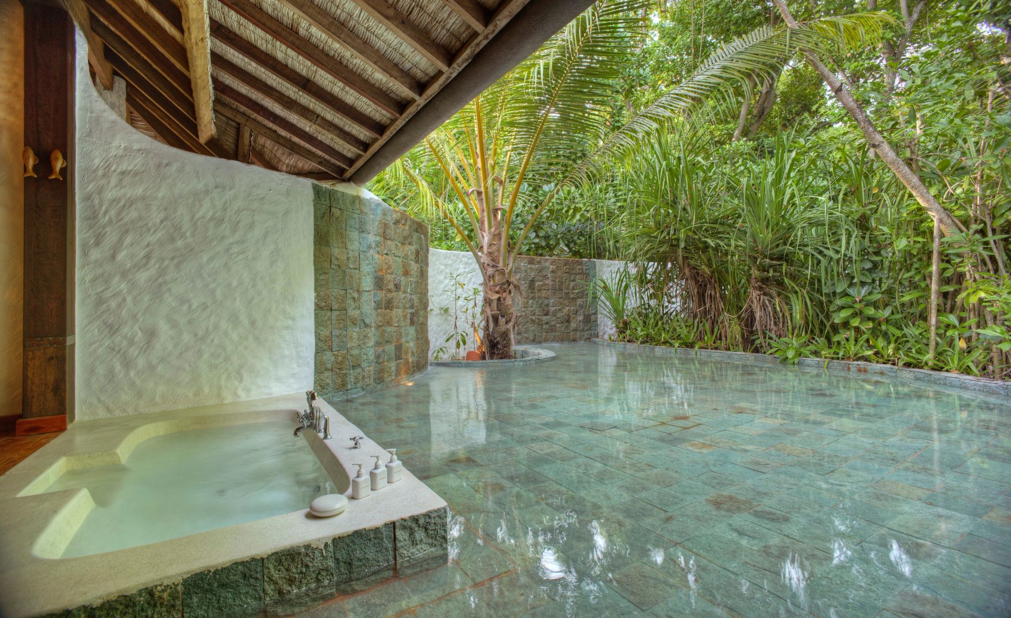 Soneva Fushi Family Suite Pool soneva fushi family suite pool - resort privativo maldivas – jacuzzi premium