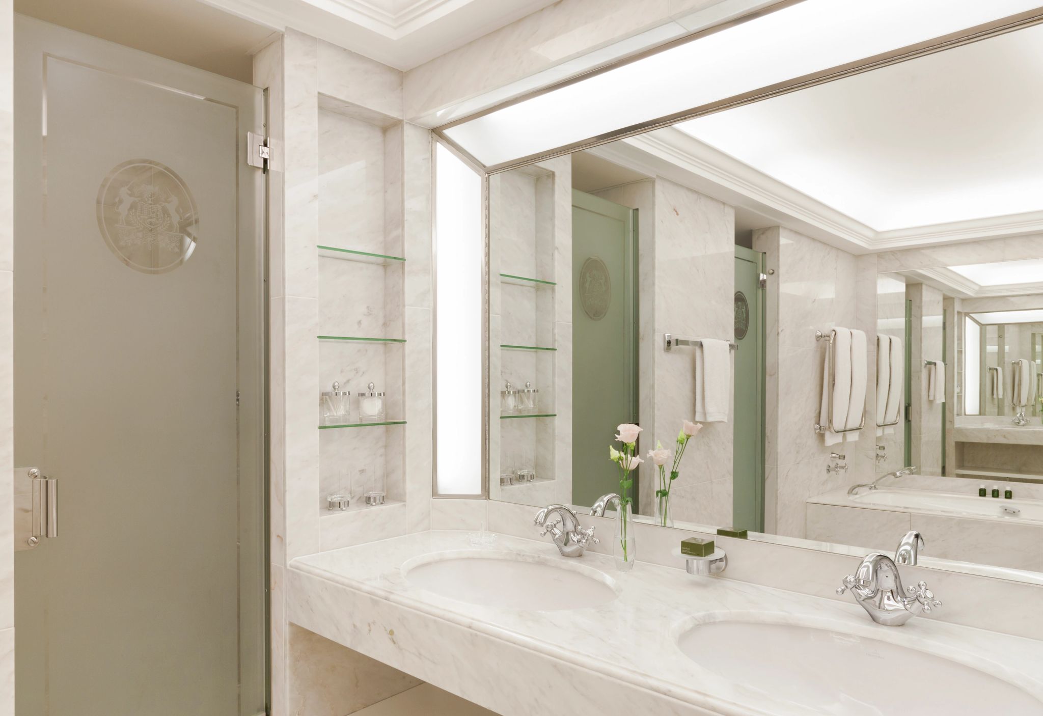 banheiro casal - pia dupla - banheiro com pia dupla