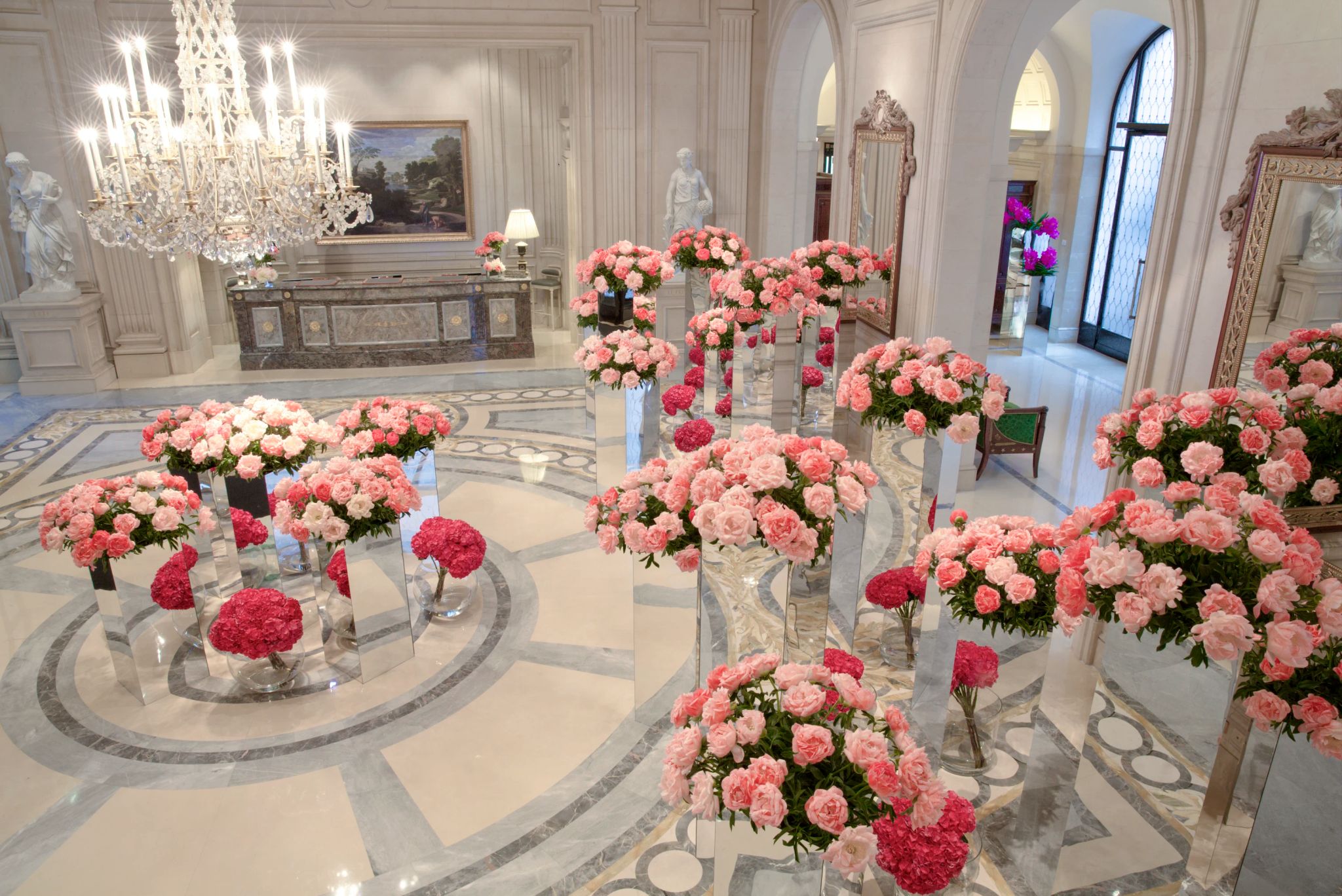 lobby do hotel - saguão com flores four seasons paris