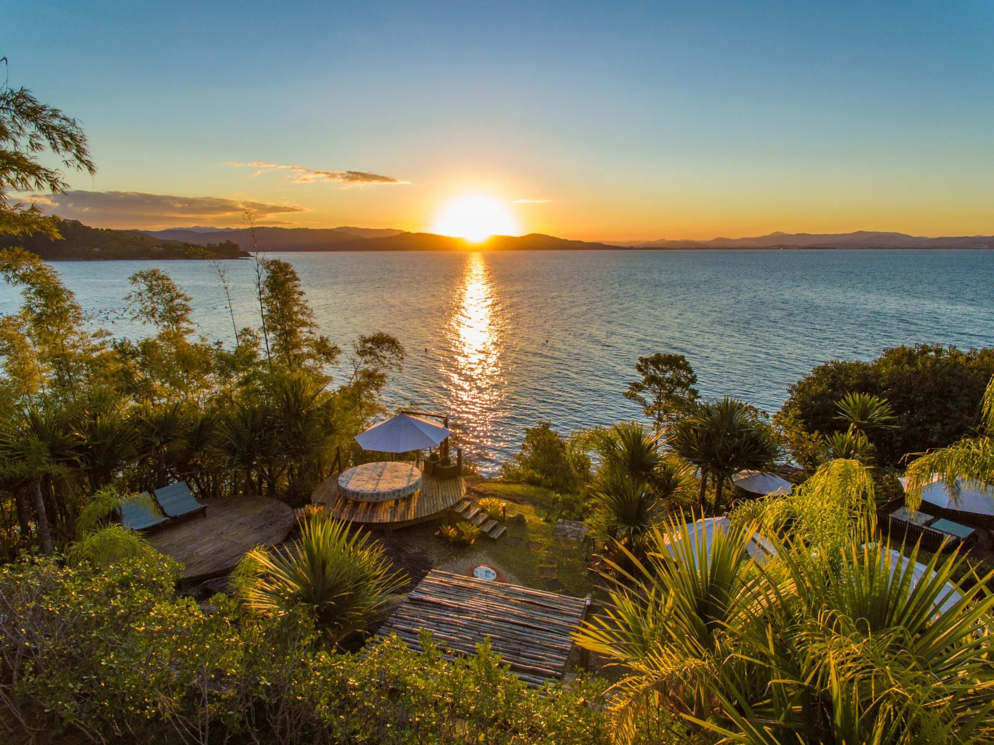 vista por do sol - por do sol no mar - paisagem natural