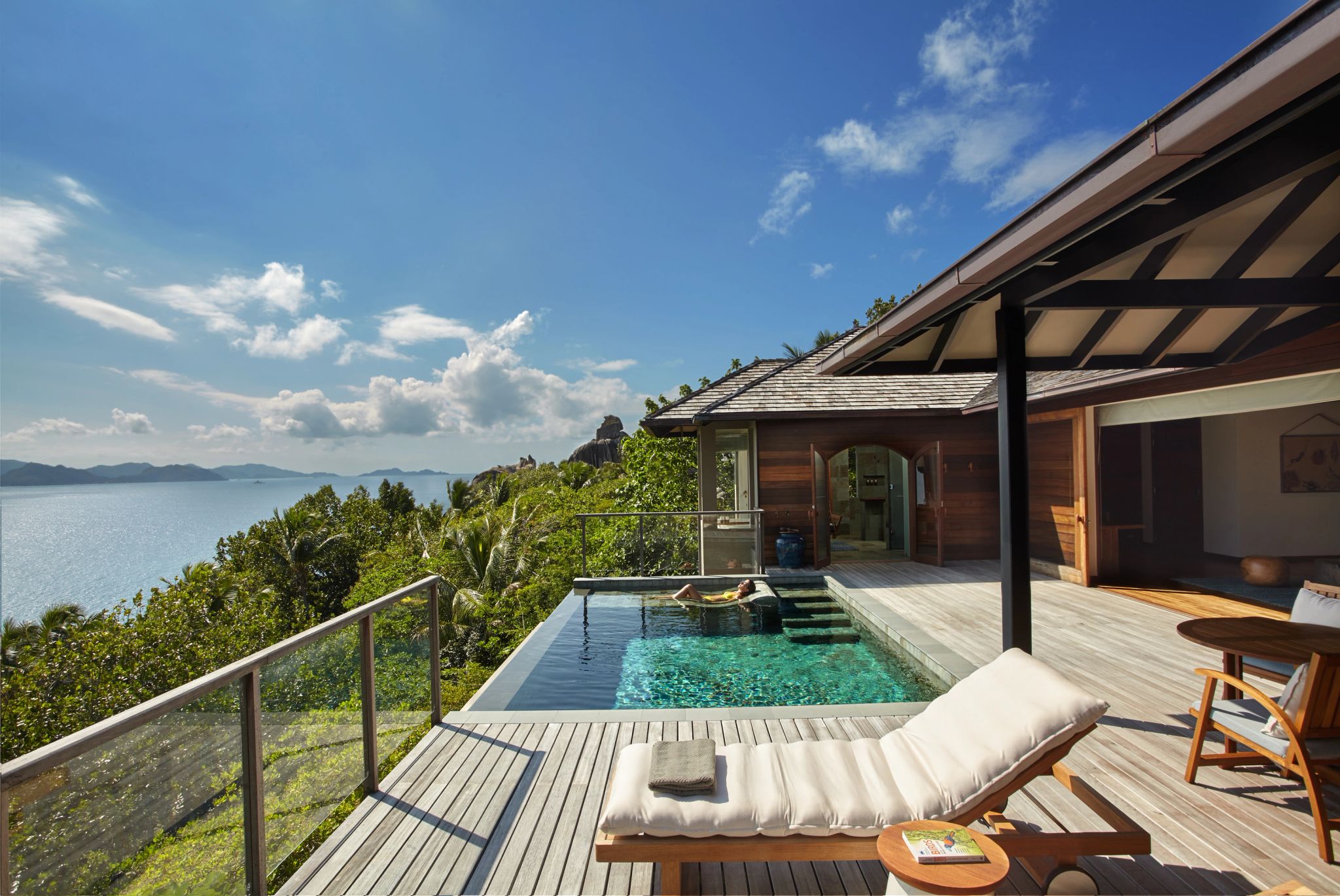 vila com piscina infinita - acomodacao luxo seychelles - vista oceano indico 