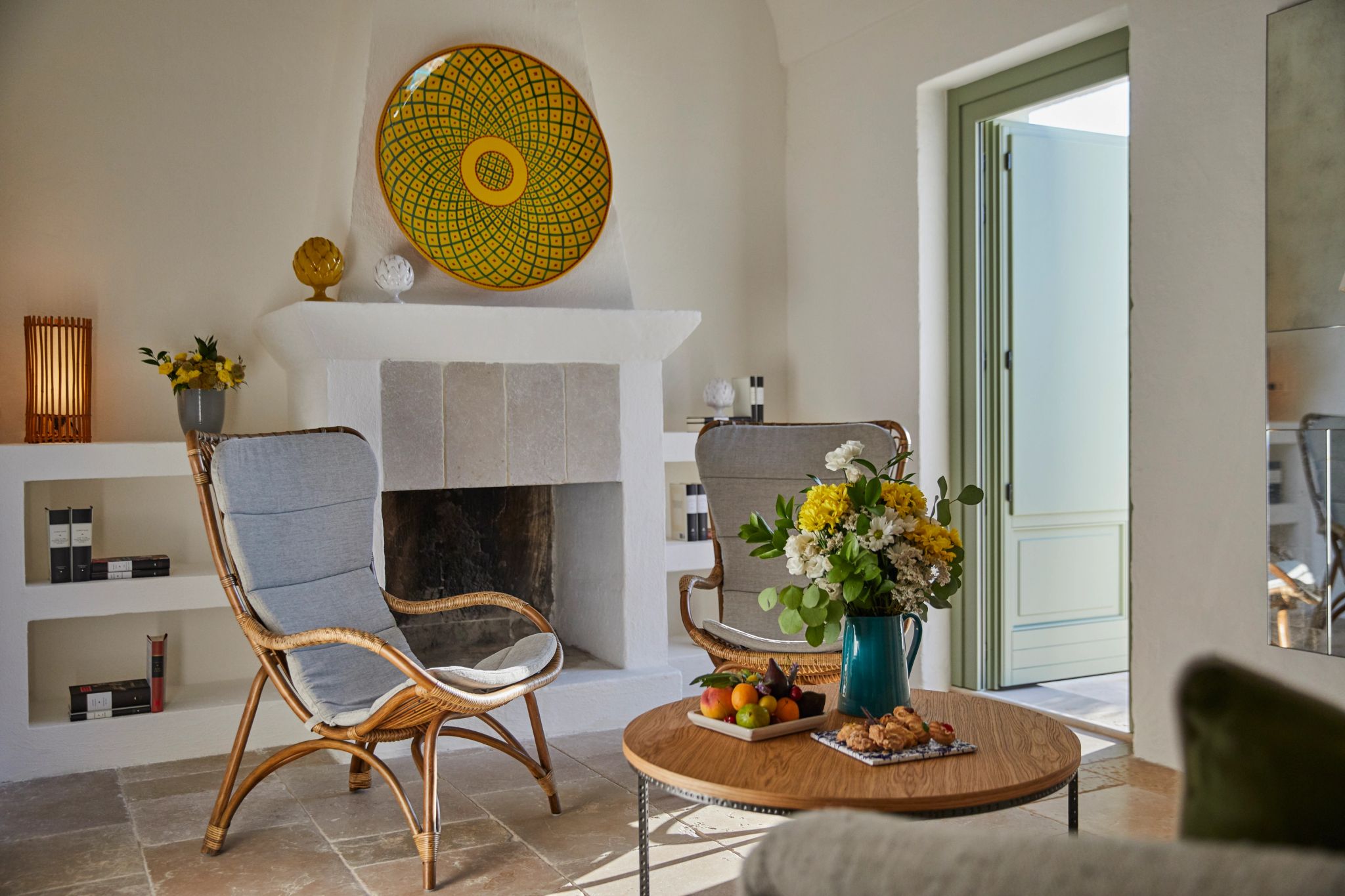 Deluxe Suite Plunge Pool sala de estar - sala com lareira - sala chique - suite com sala - decoraçao moderna