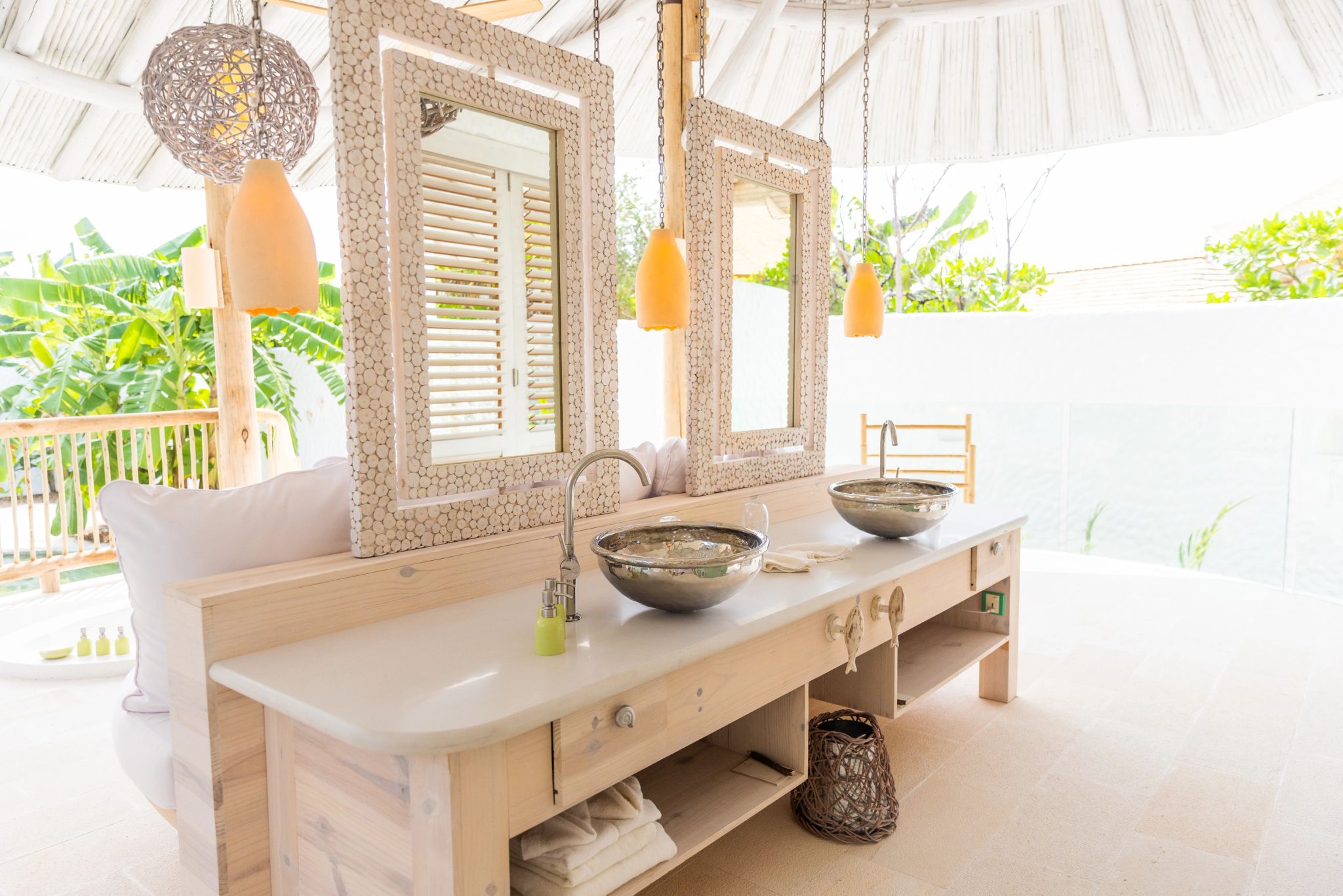 Beach Hideway banheiro casal - banheiro chique - banheiro com pia dupla