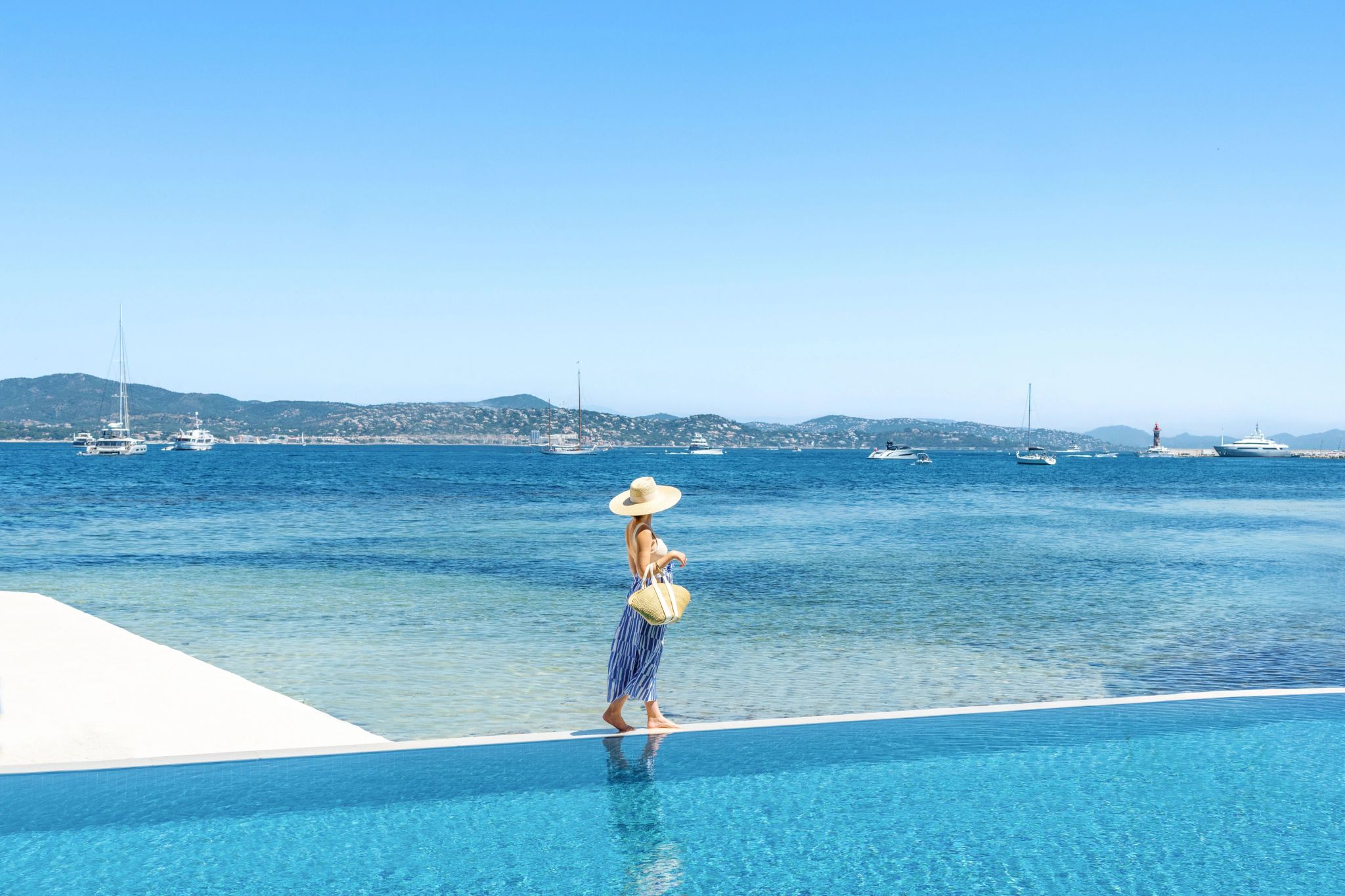 Piscina do hotel  piscina externa – piscina vista mar – piscina borda infinita