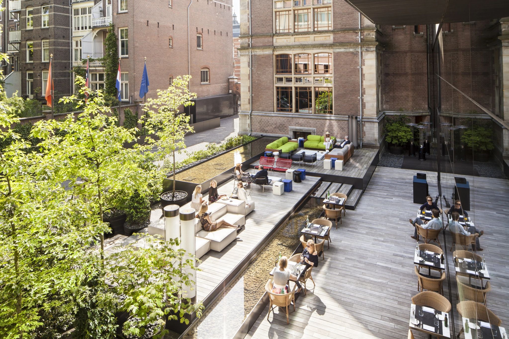 terraço do hotel - almoço ao ar livre - terraço moderno – mesas ao ar livre 