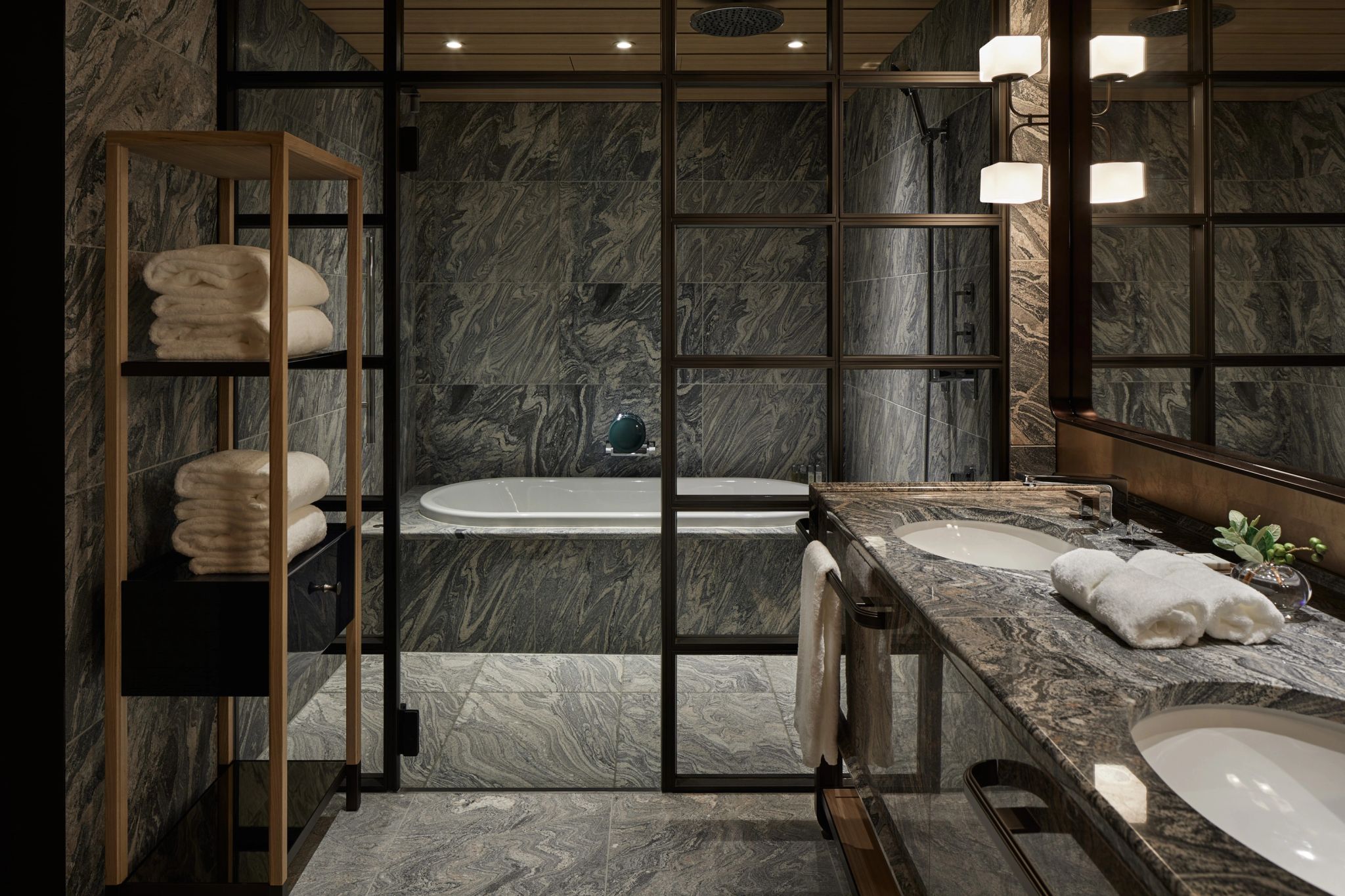 Banheiro - Park Suite banheiro amplo – banheiro de marmore – banho de banheira