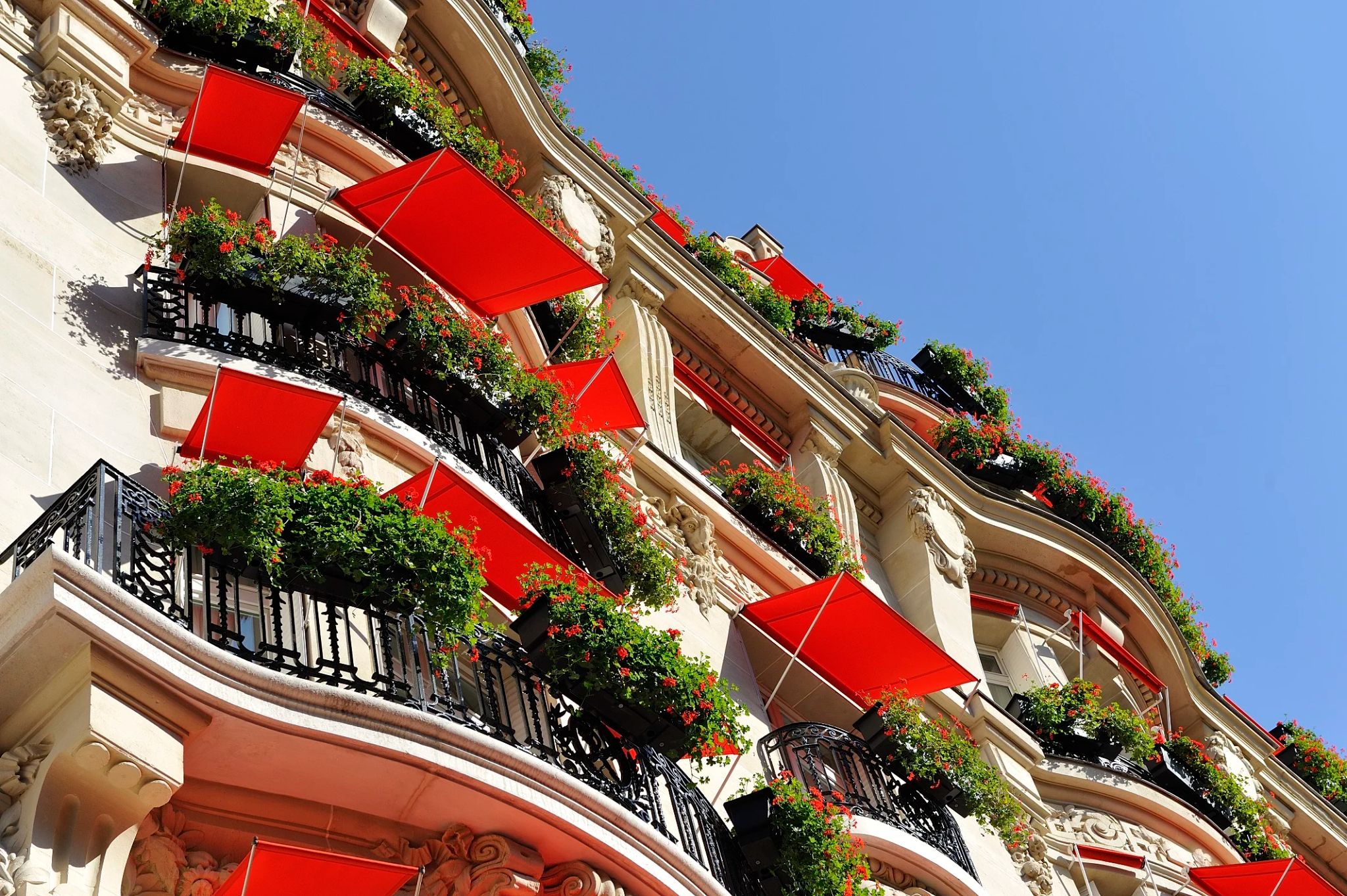 hotel plaza athenee-hotel de luxo em paris-hotel palacio