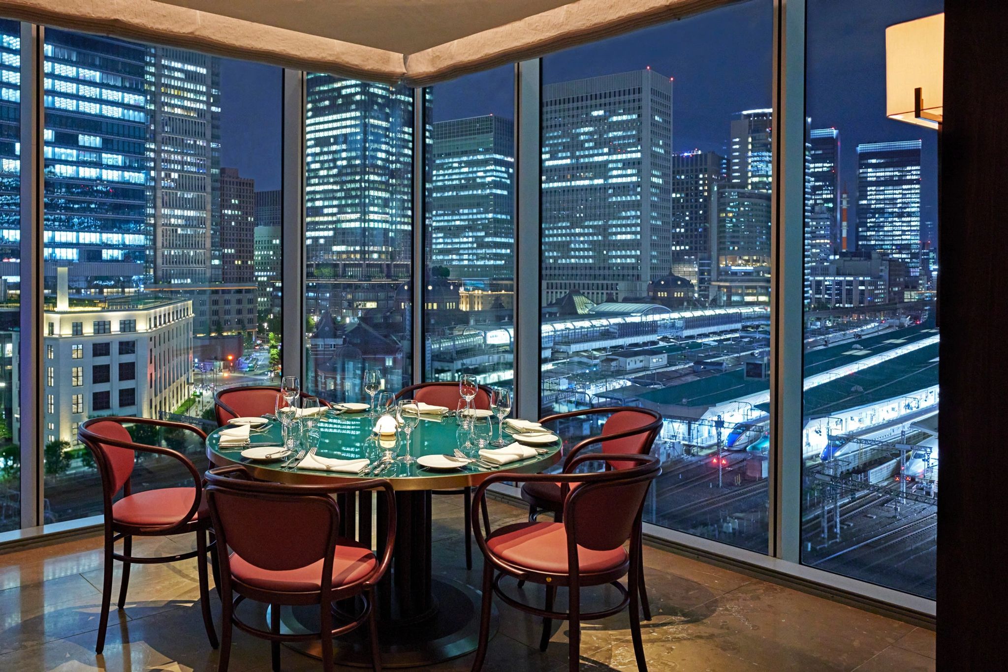 Maison Marunouchi  jantar com vista – vista tokyo – mesa posta