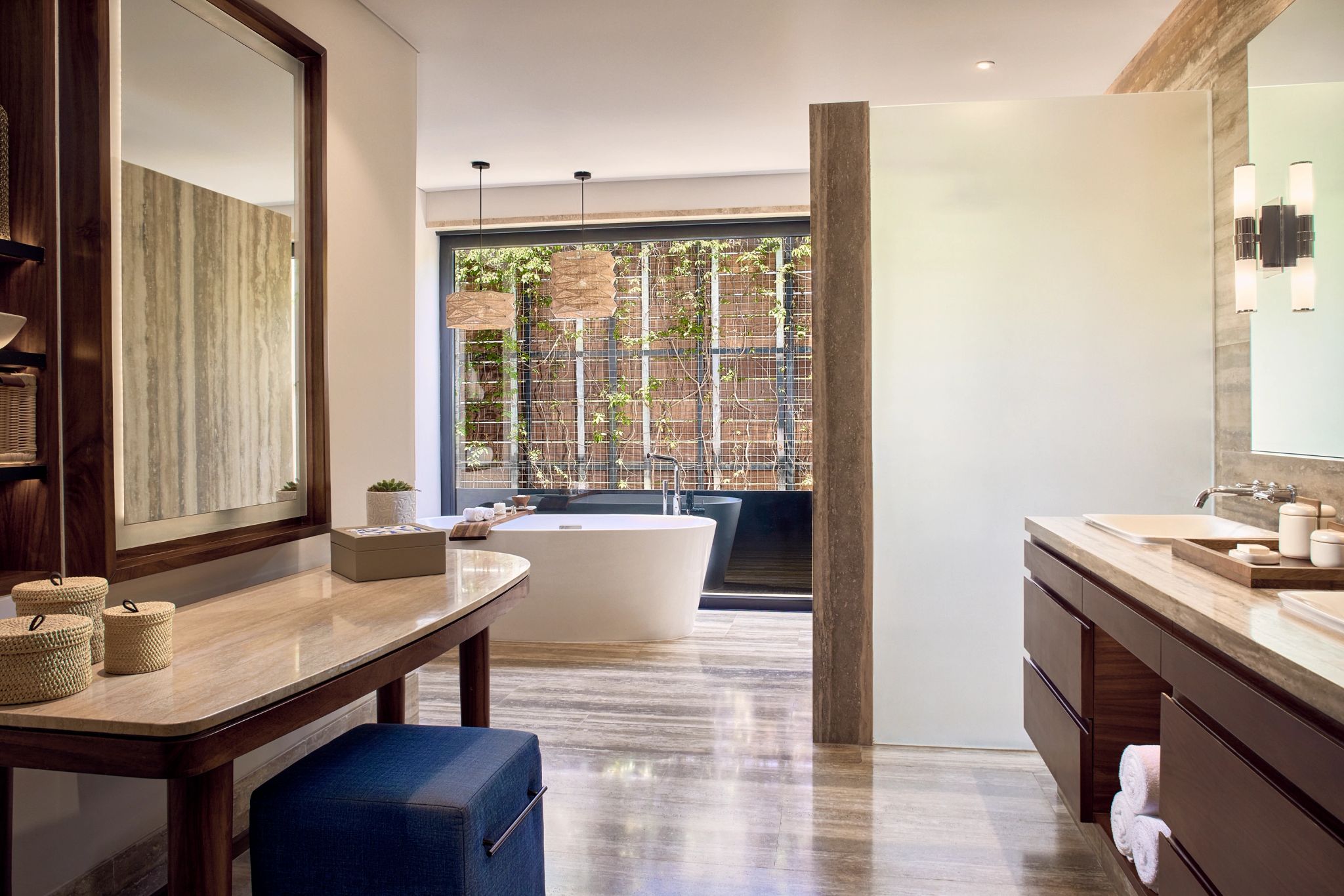 Oceanfront King Upper Floor Plunge Pool Terrace banheira de imersao - banho premium - quarto com banheira - banheiro moderno