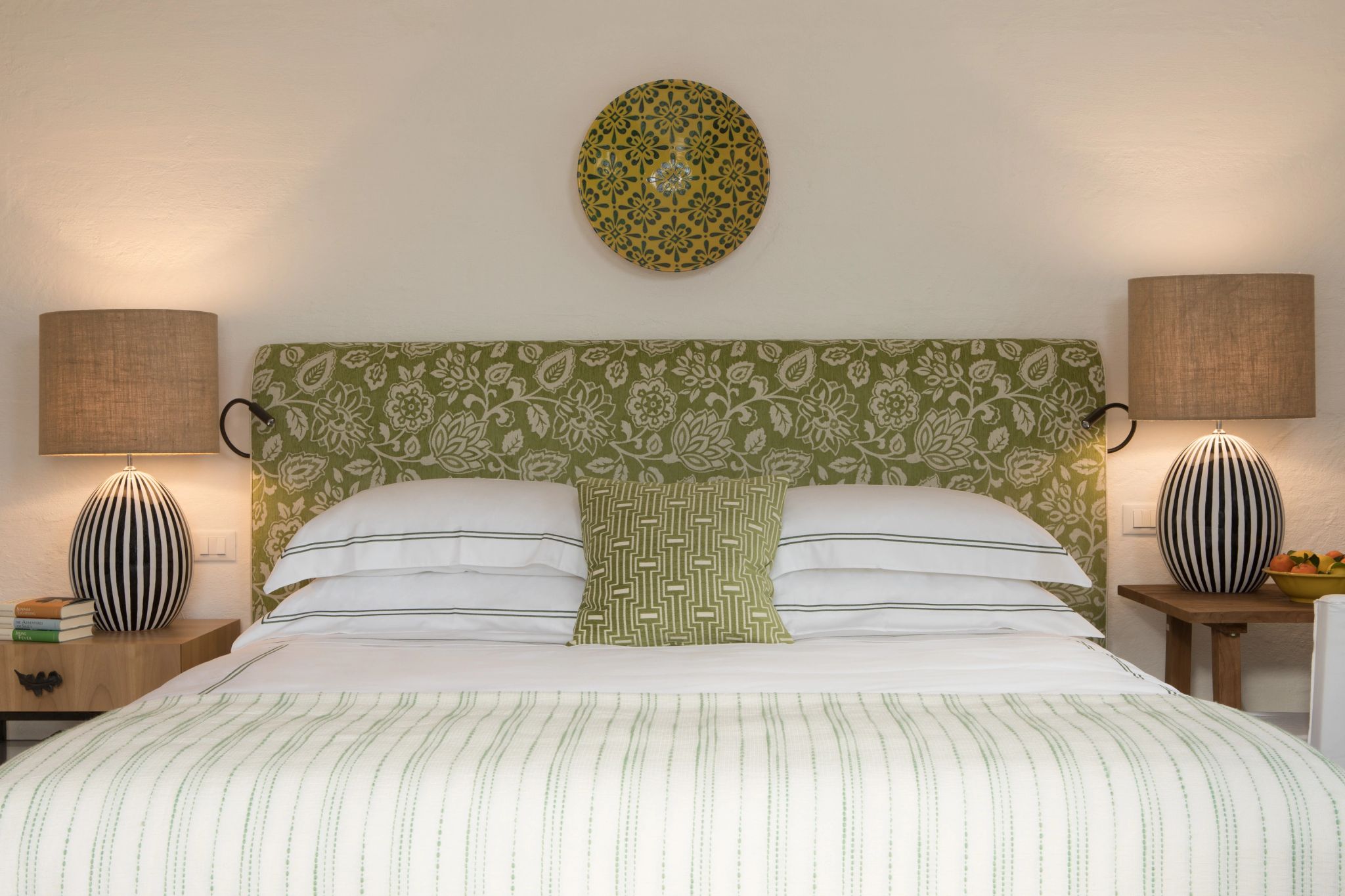 Deluxe Room Terrace and Garden cama king - quarto king - quarto moderna - quarto casal - estampa floral - quarto moderno