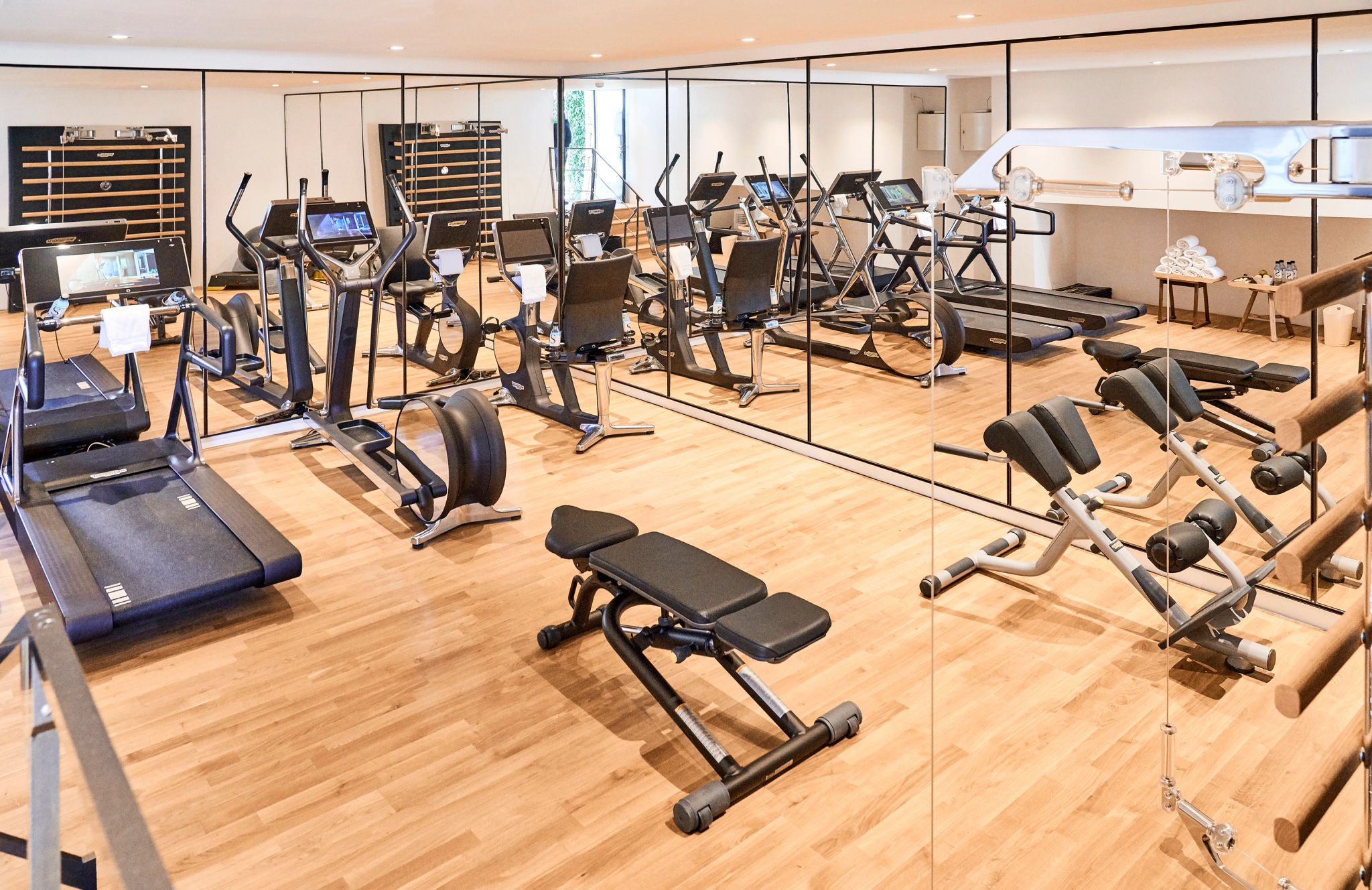 Academia do hotel academia de luxo - espaço fitness – academia moderna - hotel com academia