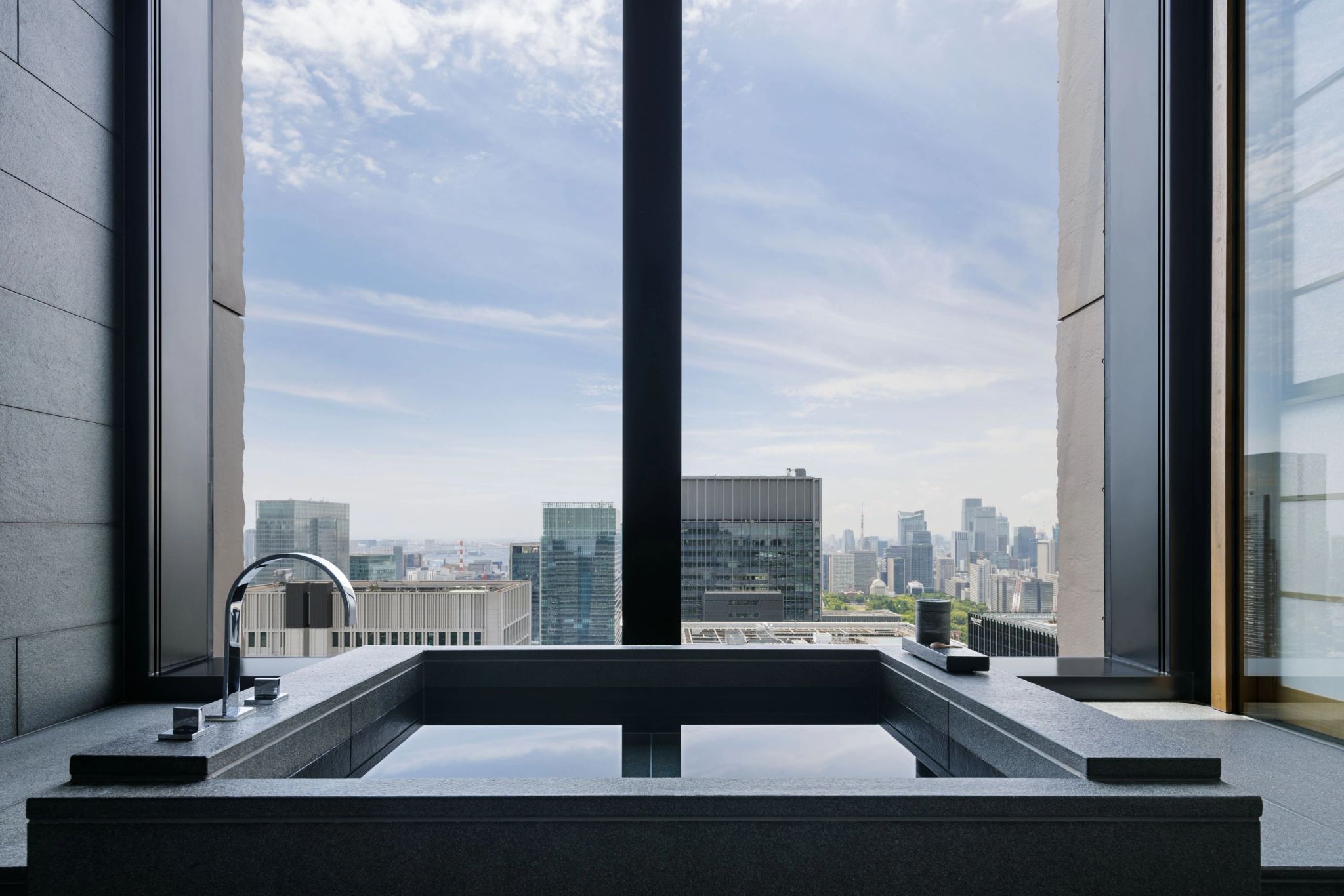 banheira de imersao - banho de ofuro - ofuro japones - banheira vista toquio