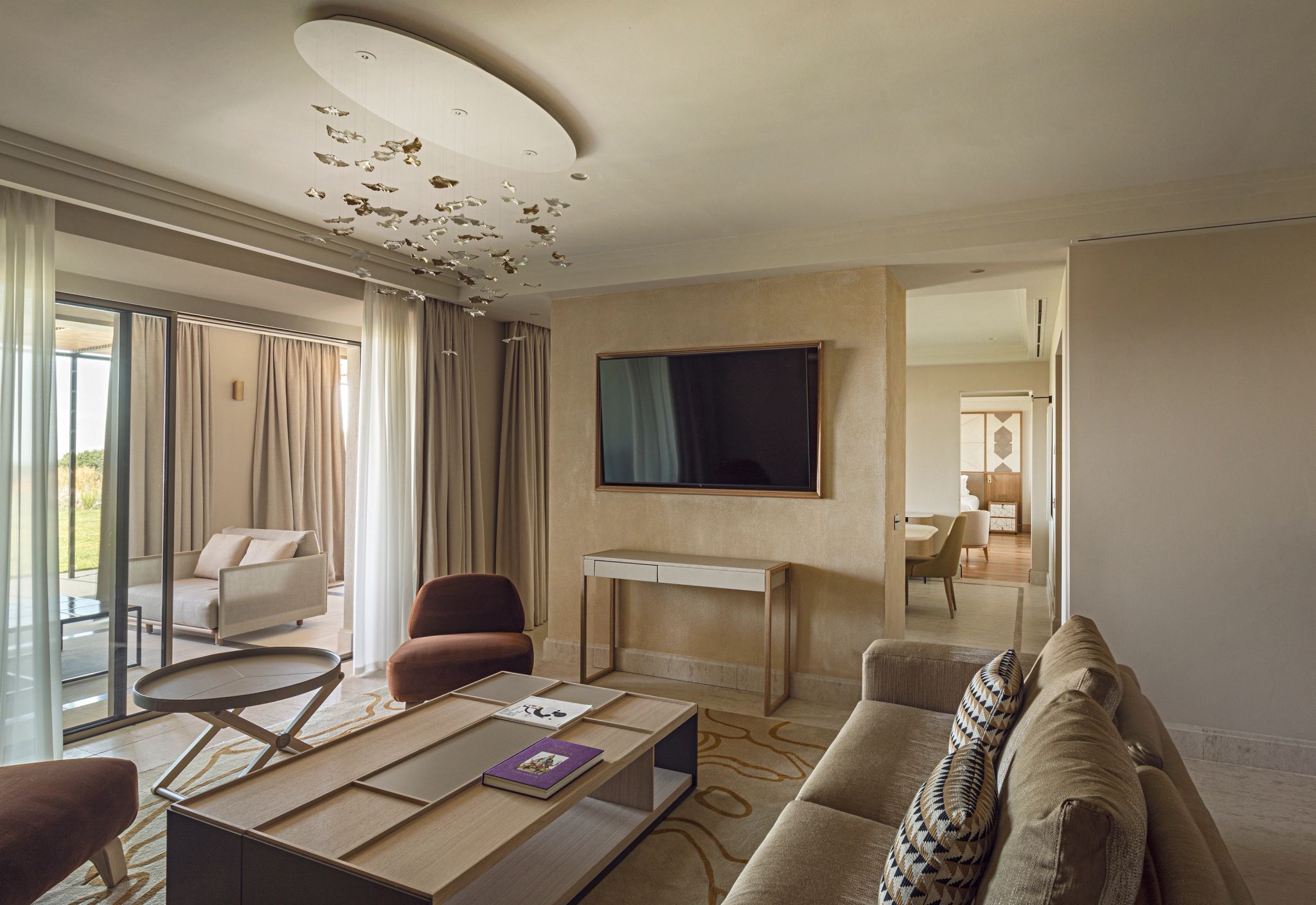 Castelfalfi Grand Suite sala com tv - sala moderna - decoraçao moderna - sala de estar - suite com sala