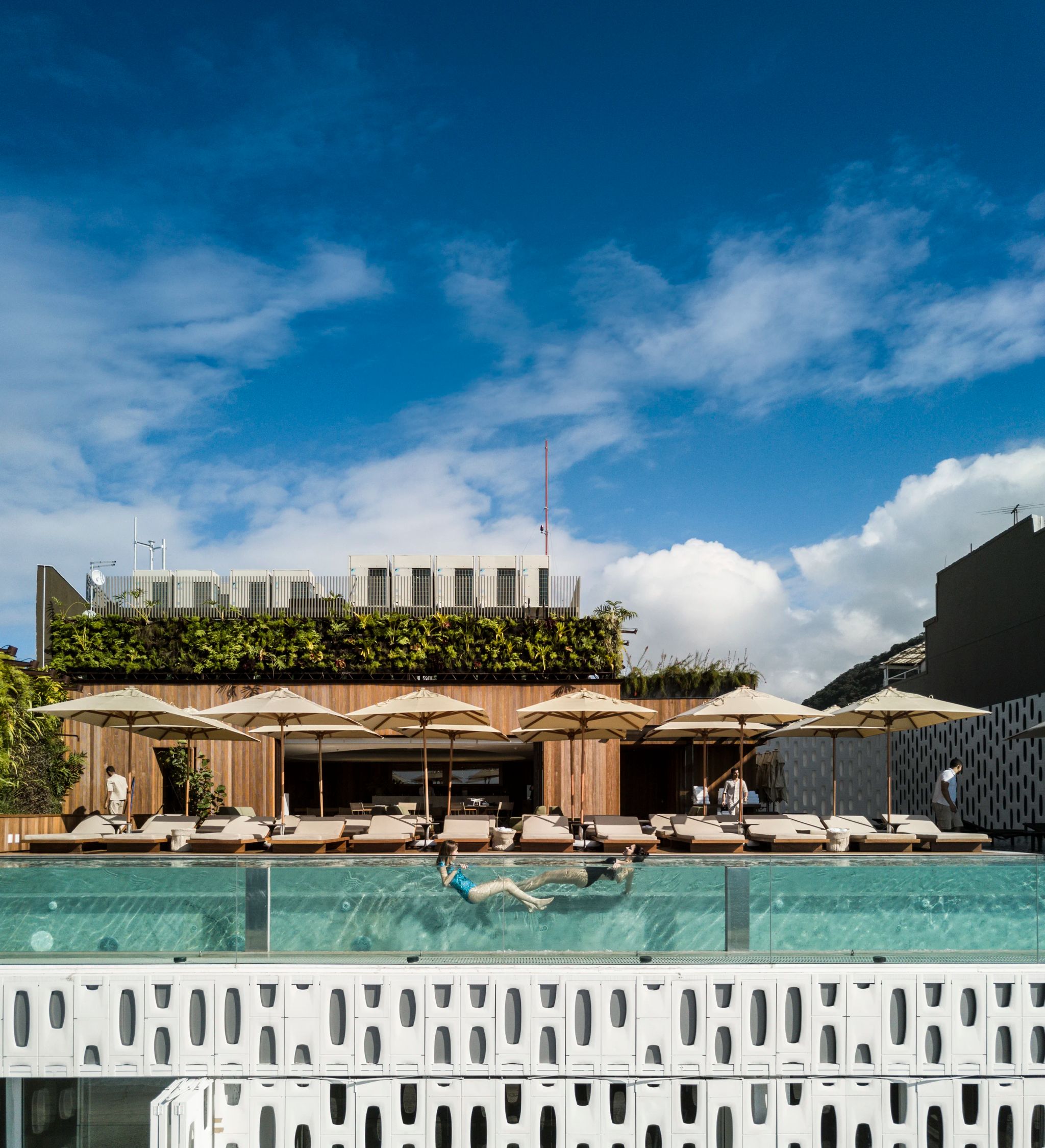 piscina de hotel - emiliano rj