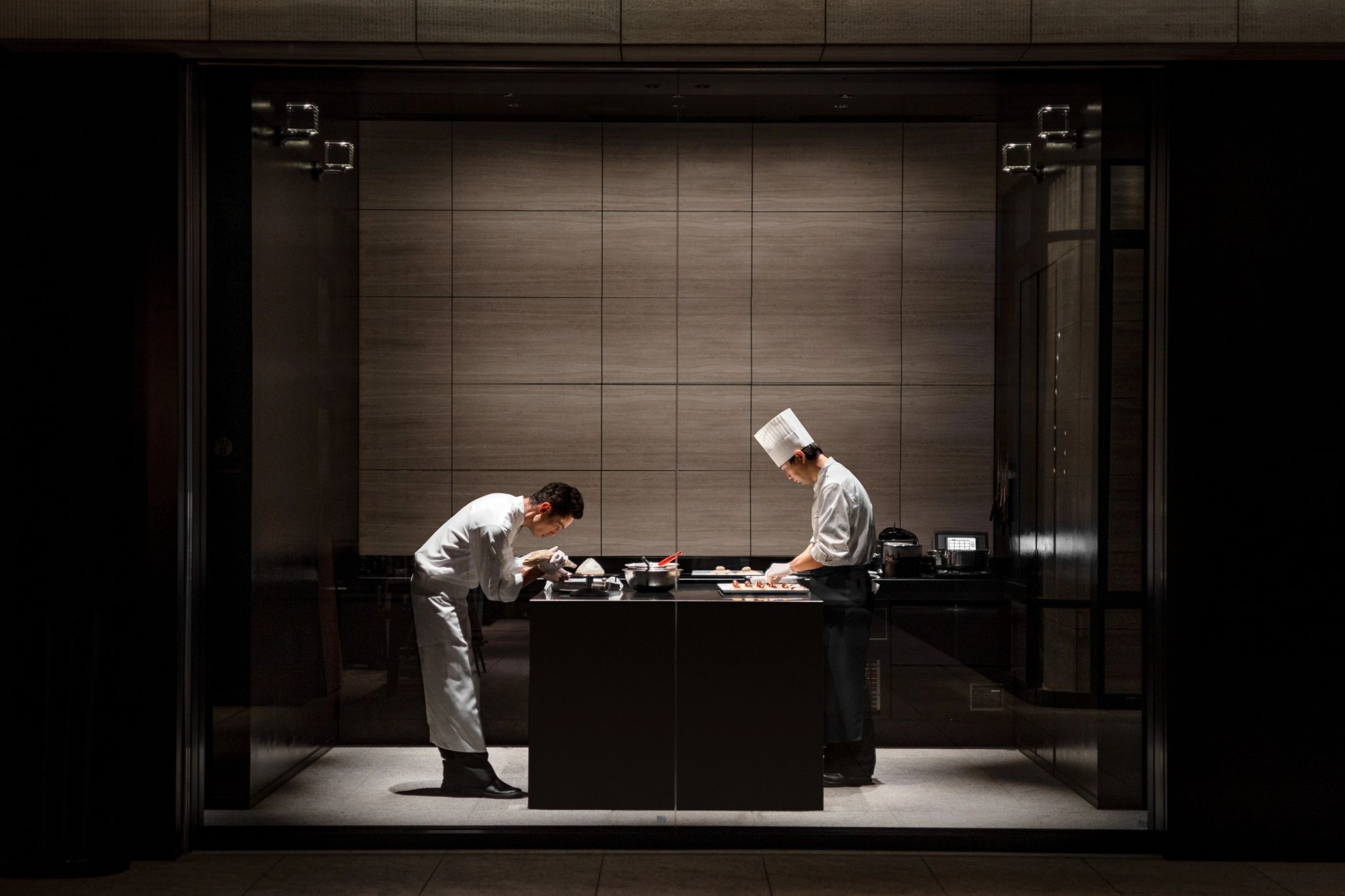 decoracao moderna – balcao de pedra - exposiçao de doces