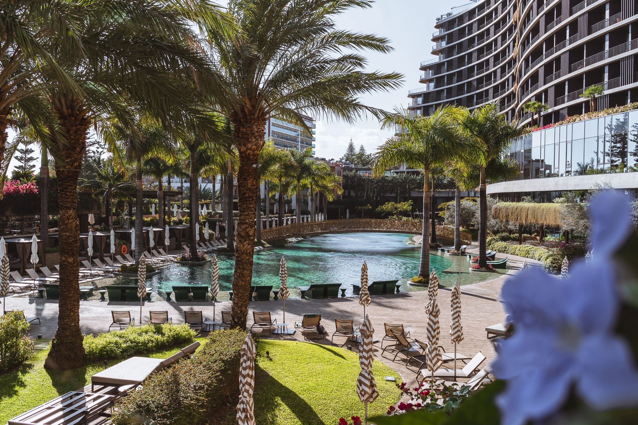 quarto em hotel de luxo – vista piscina e jardim