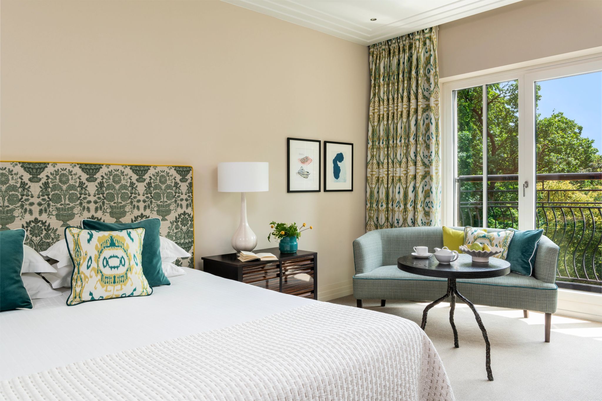 cama de casal – design de luxo – quarto com sala