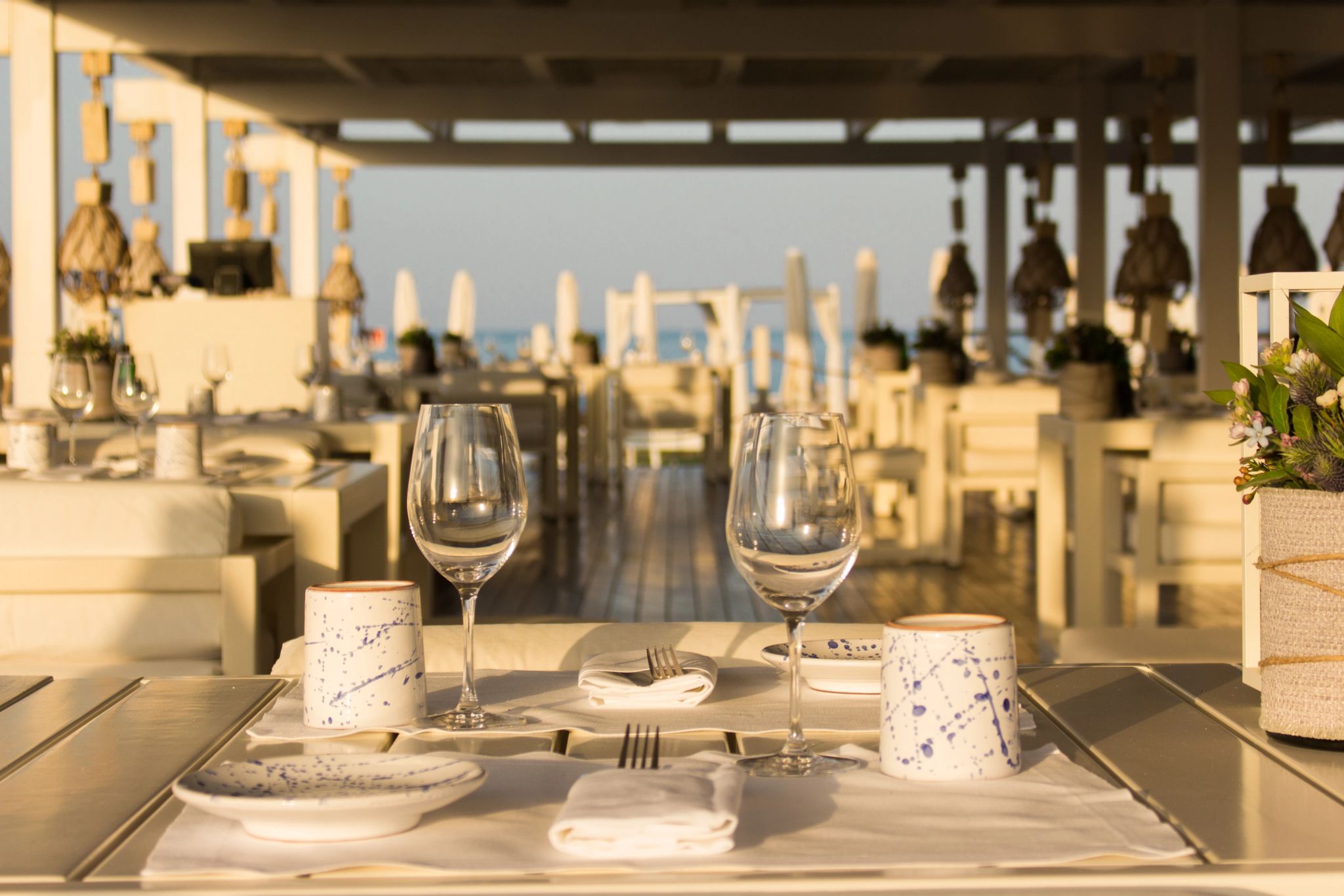 Calamasciola restaurante com musica – pratos com frutos do mar – mesa posta