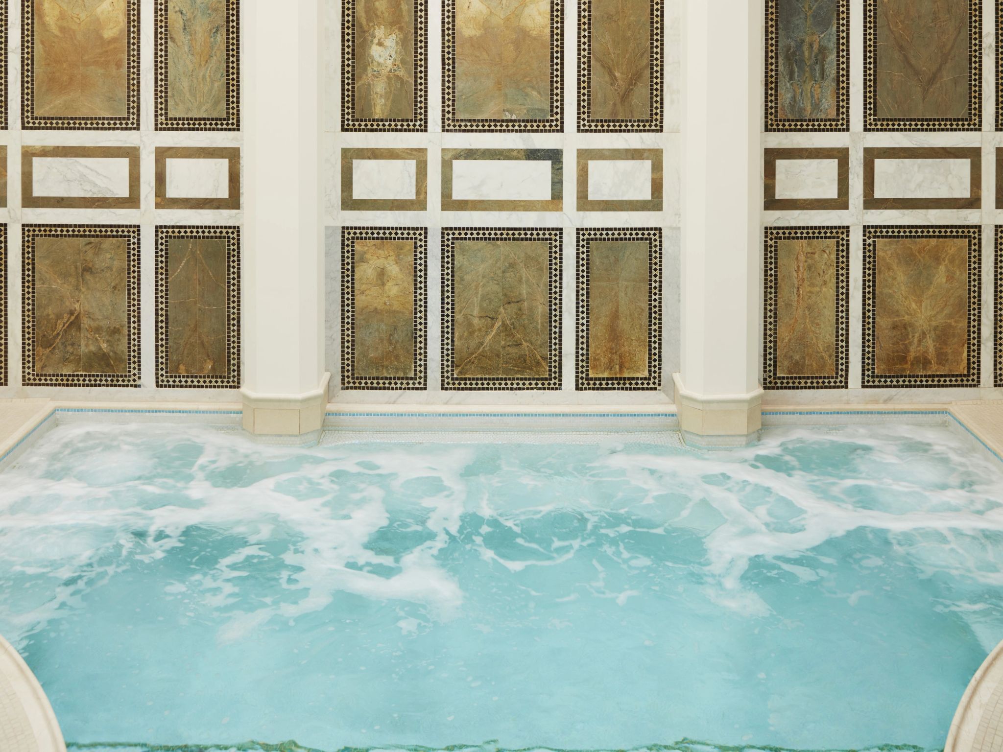 The Maybourne Spa  spa de luxo – jacuzzi – piscina aquecida