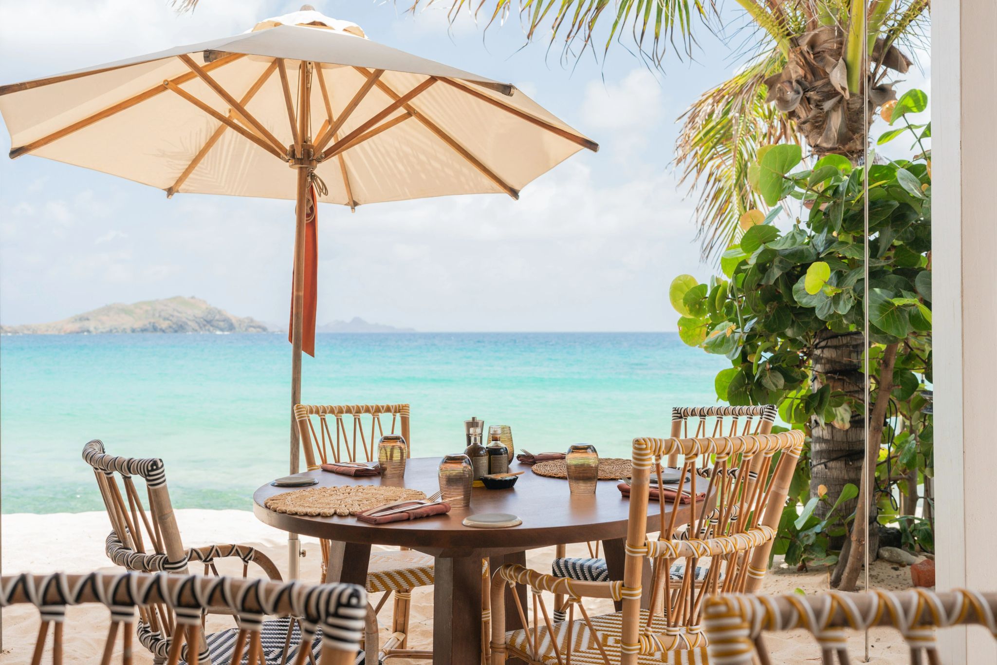 almoço ao ar livre – restaurante na praia - almoço vista mar