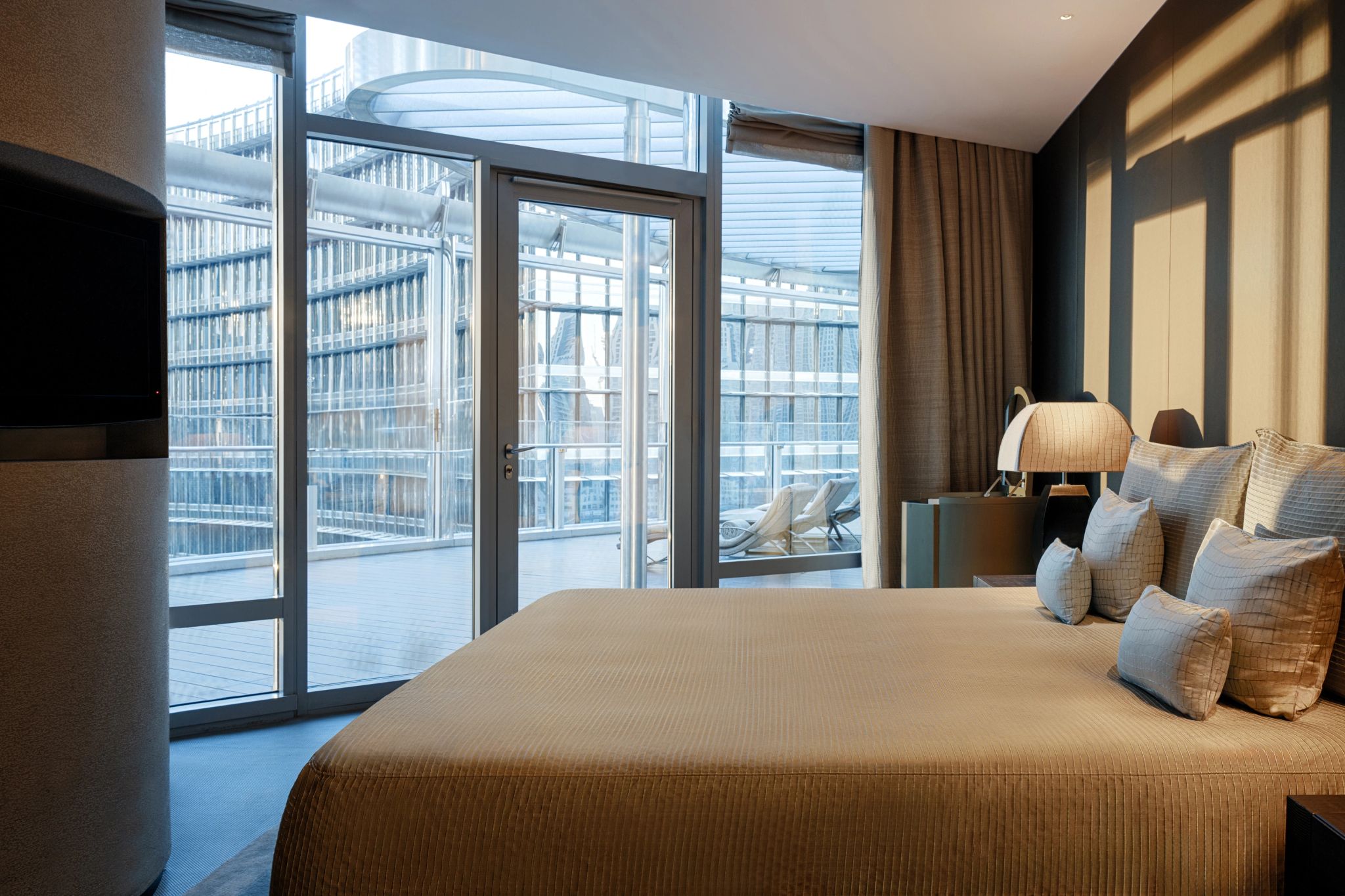 Armani Premiere Suite Balcony quarto de luxo - cama king-size – vista dubai