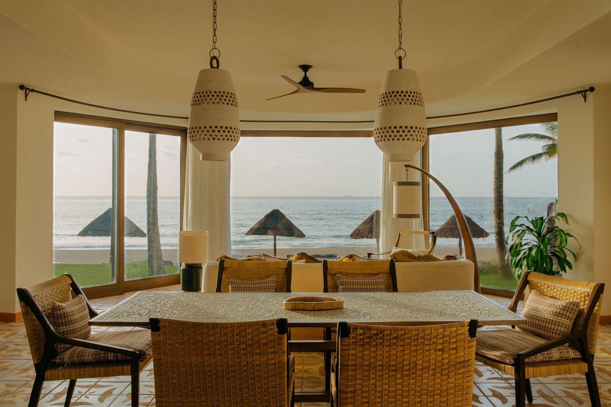 Oceanfront Two Bedroom Plunge Pool jantar na suite – area gourmet externa – jantar com vista