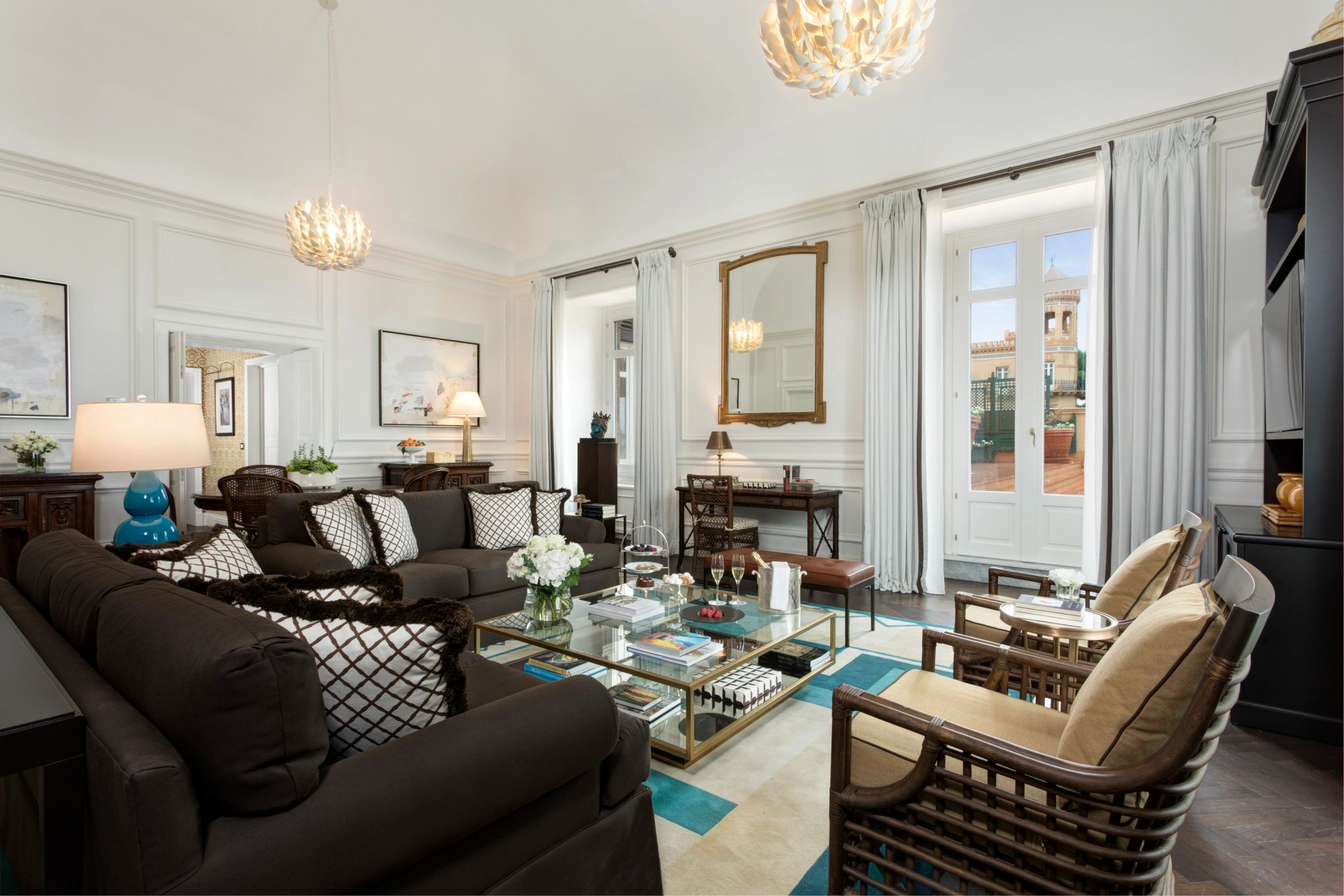 George V Suite sala de estar – suite com terraço - decoraçao classica - sala ampla - sala classica