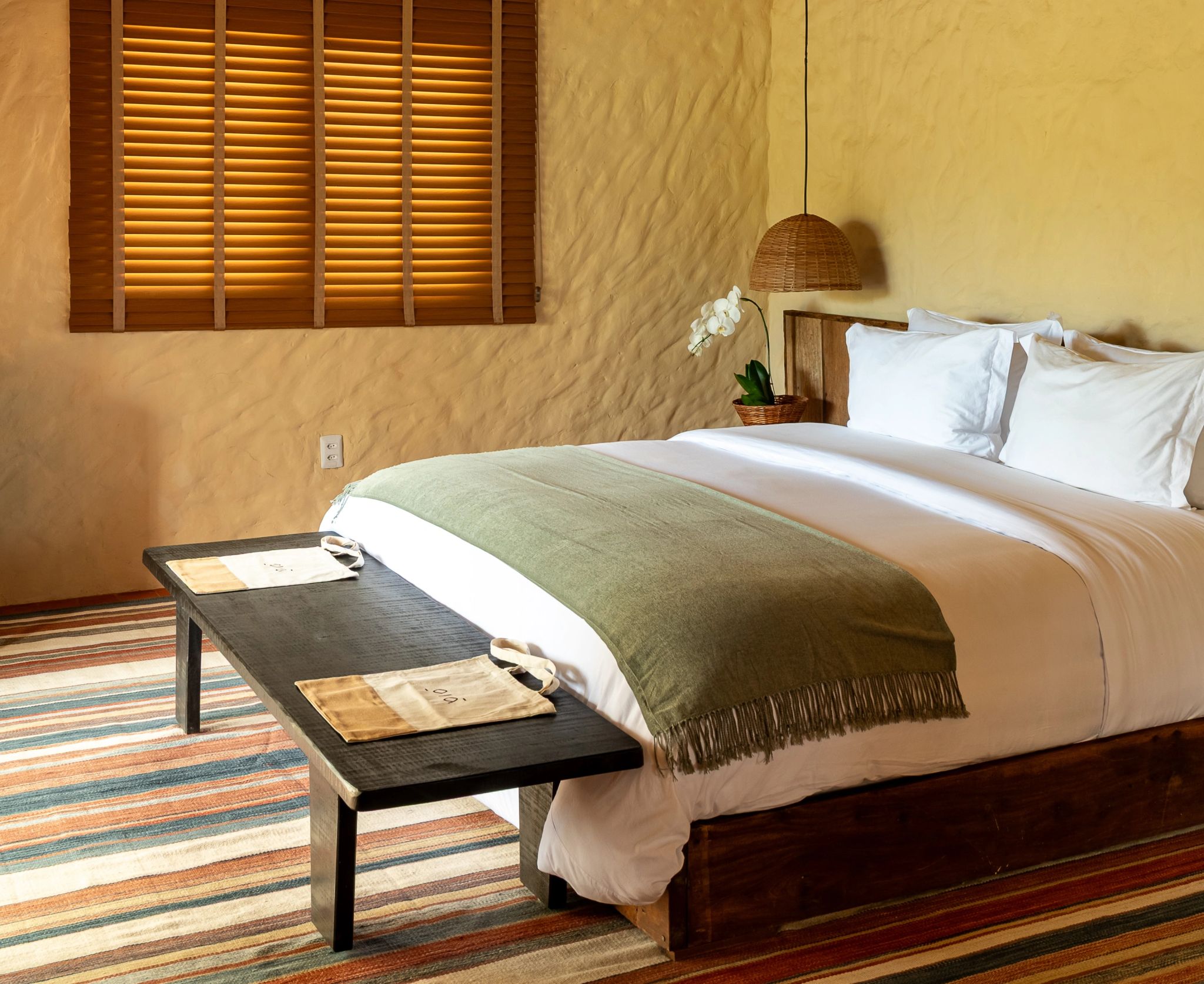 cama king - quarto espaçoso - bangalo moderno 