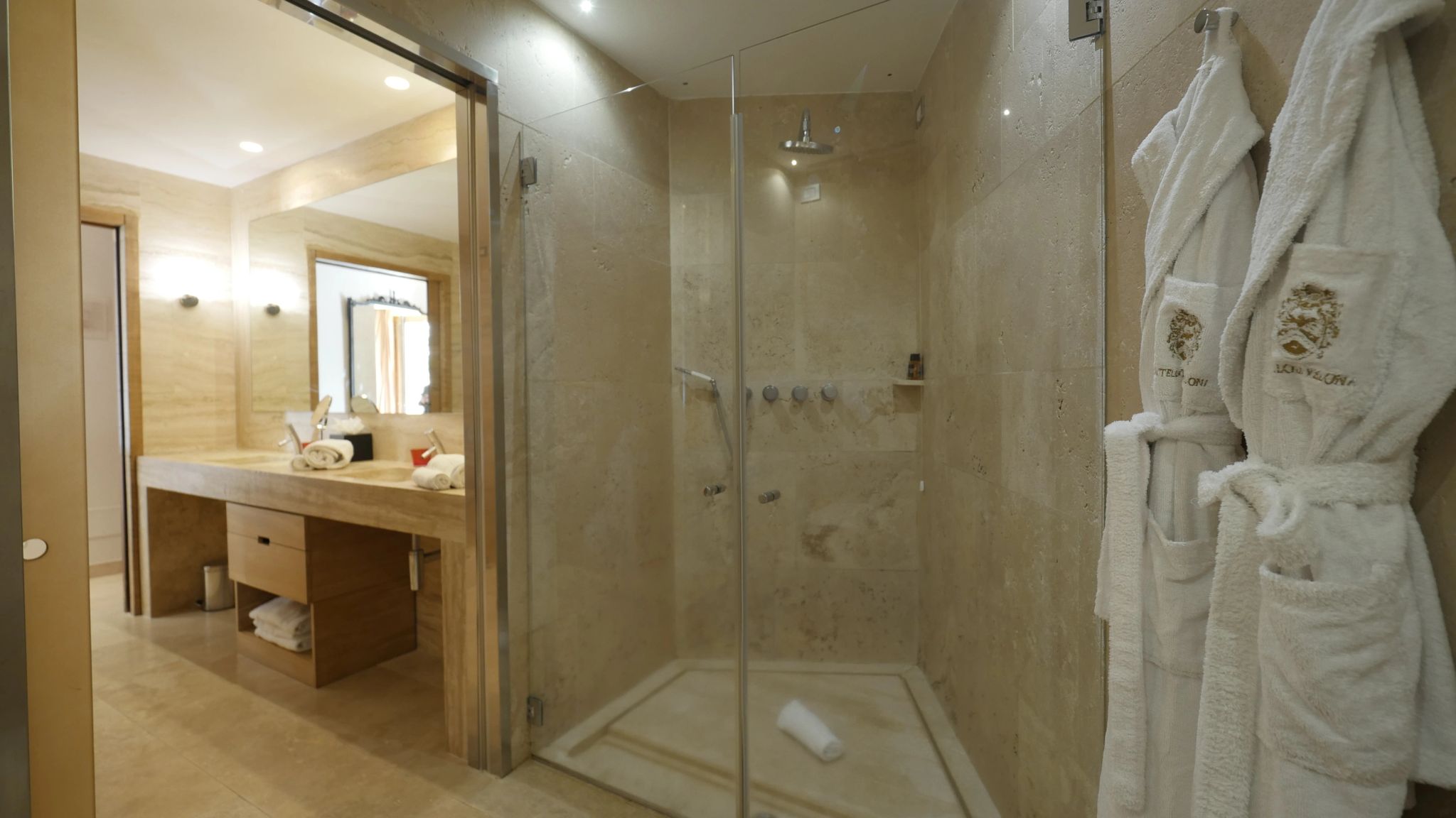 UNESCO View Terrace Junior Suite banheiro em marmore - chuveiro alta pressao - banheiro de luxo