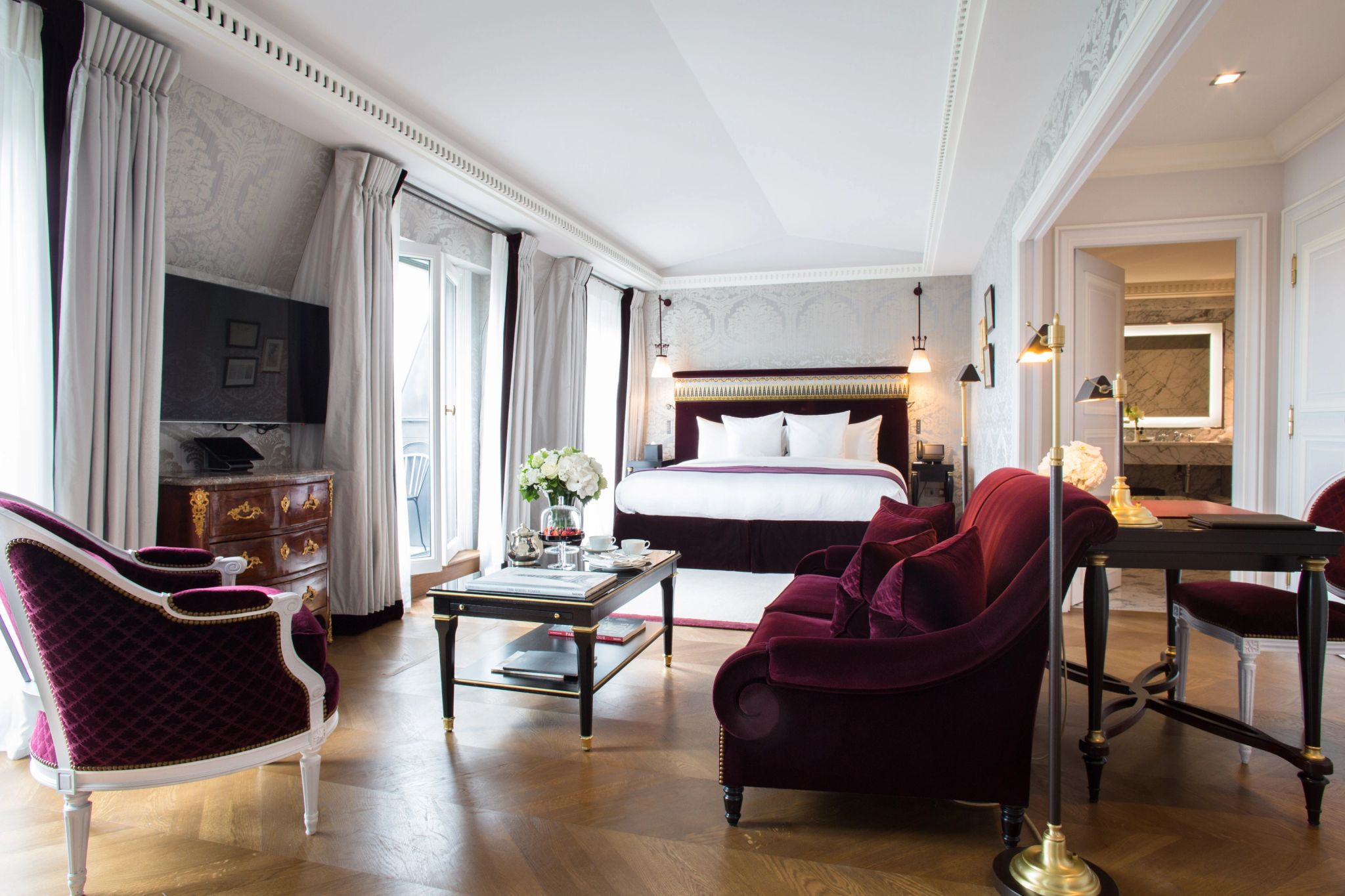 Eiffel Junior Suite suite com sala - sala chique - sala de estar - sofa em veludo