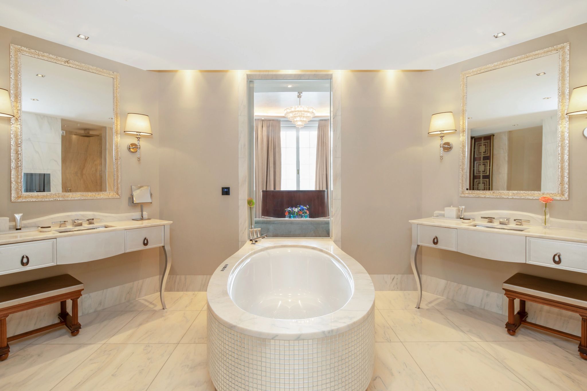 Diplomat Suite   pia dupla – banheiro de luxo – banho premium