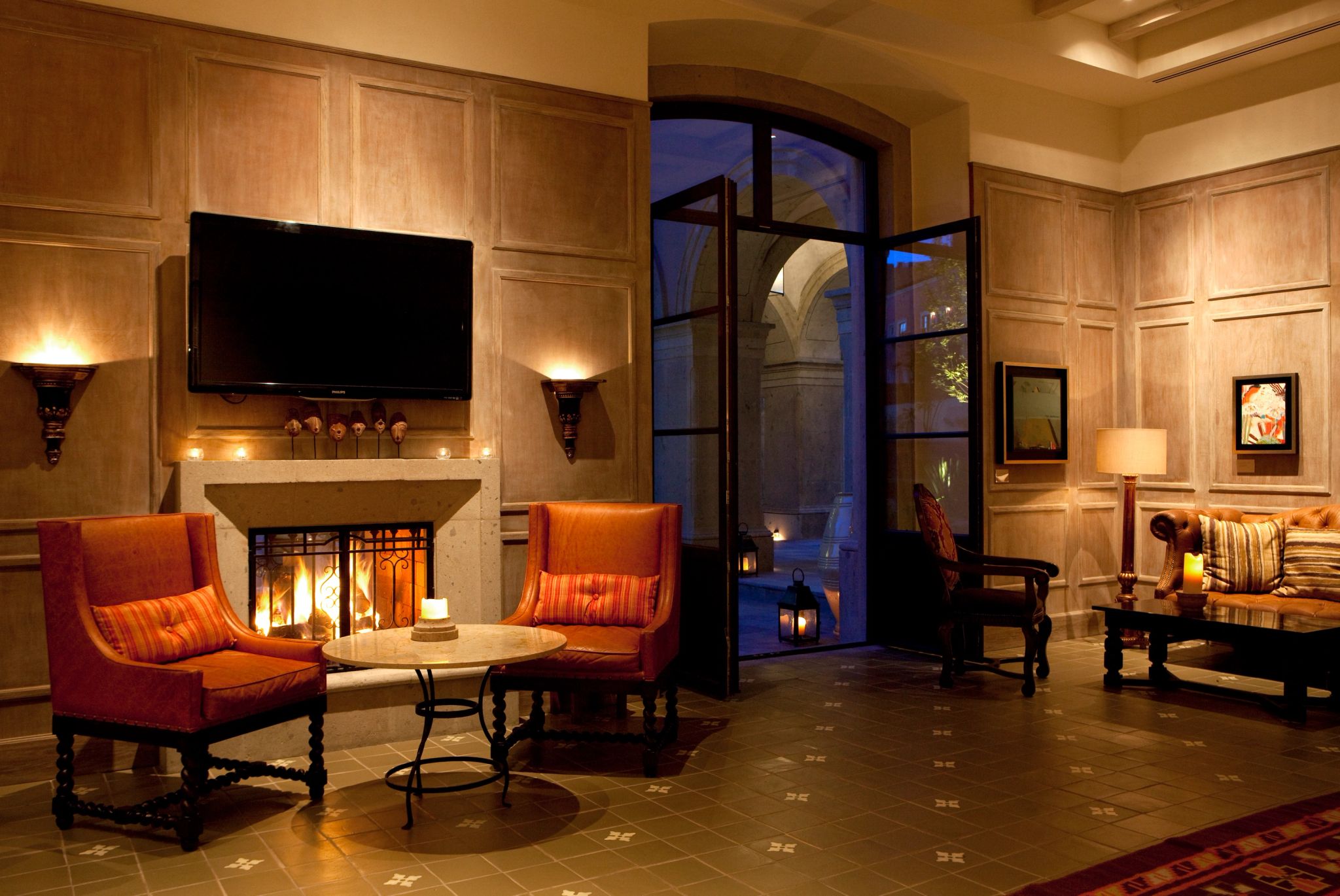 ambiente refinado com moveis coloniais - drinks exclusivos - resort cinco estrelas