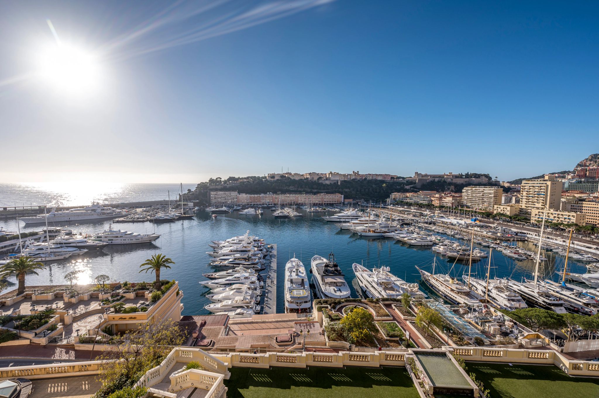 quarto vista mar – cidade de monaco – iates em monaco  - porto de monaco - vista aerea