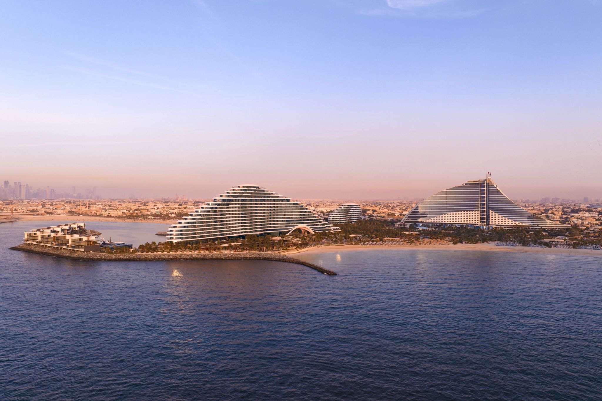 hotel 5 estrelas dubai - drone hotel jumeirah - resort de luxo dubai