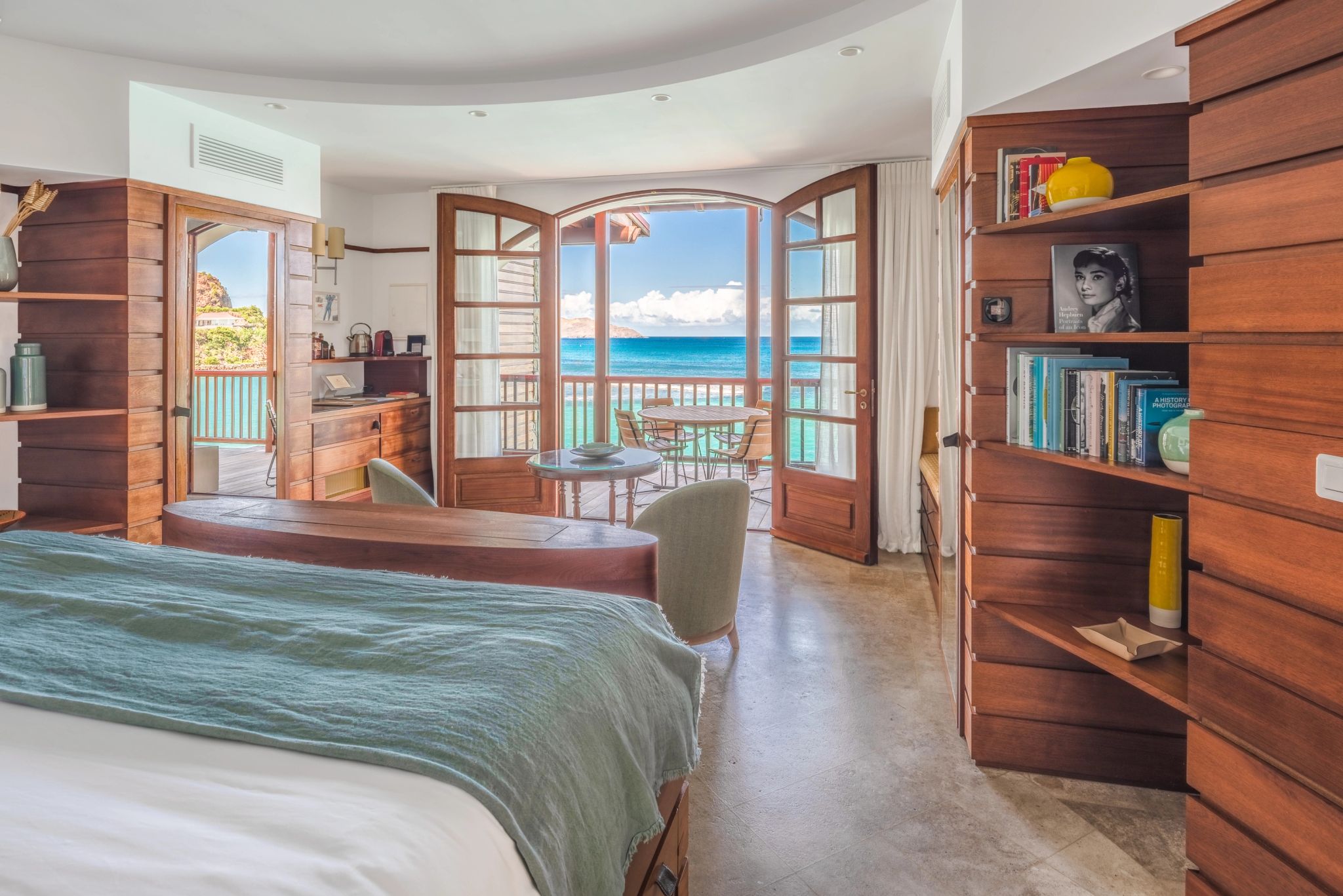 Legacy Suite Garbo - Jeanne Le Menn suite hotel – cama king – vista mar