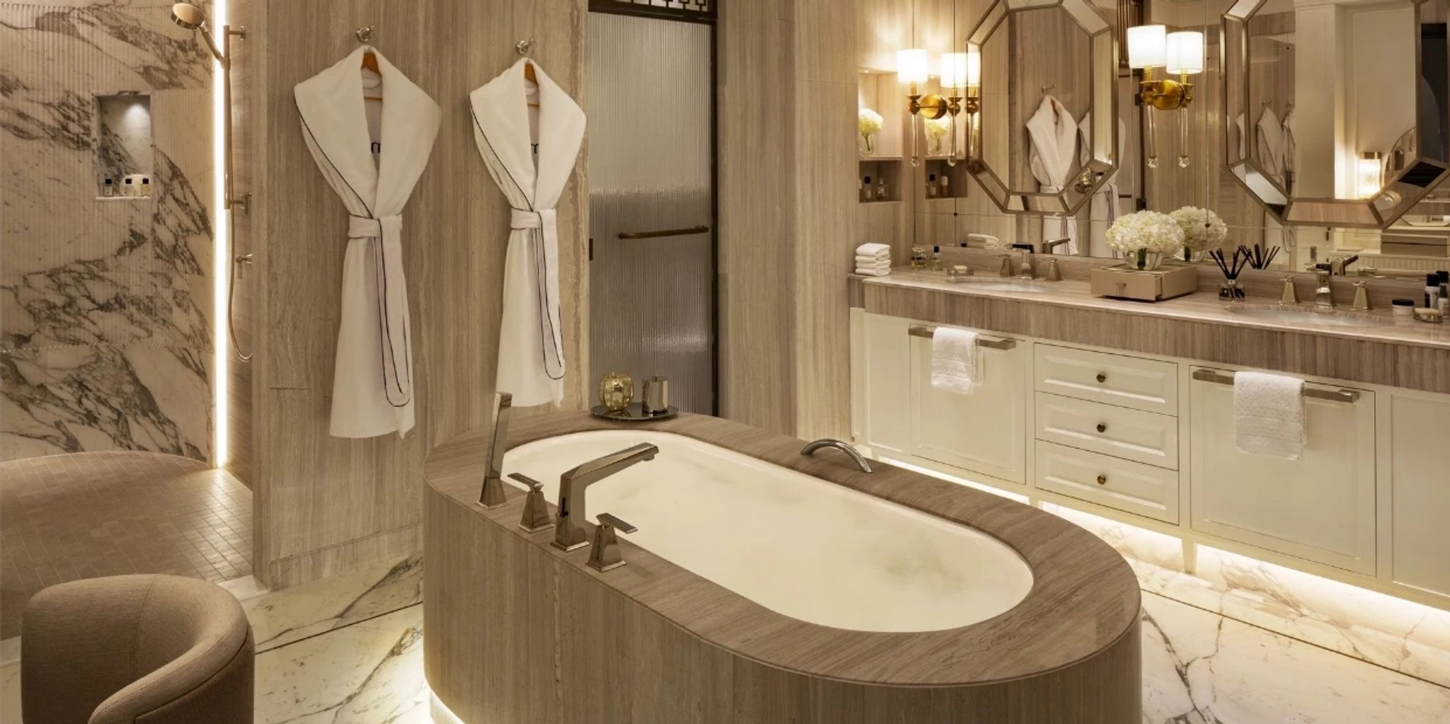 Royal Suite banheiro de luxo - banheira de imersao - suite principal
