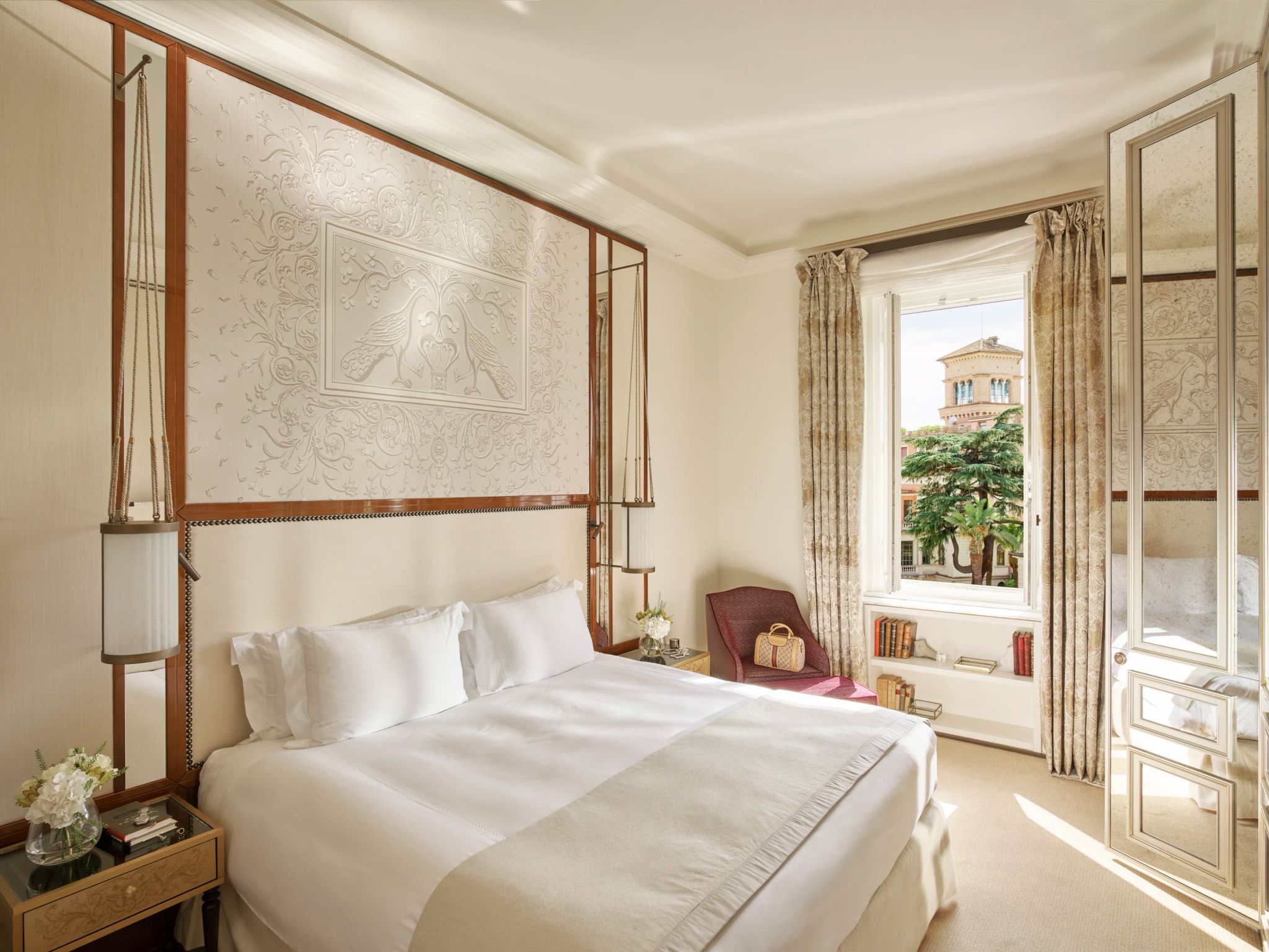 eden suite - cabeceira artesanal - suite com cama king - suite moderna - suite em roma